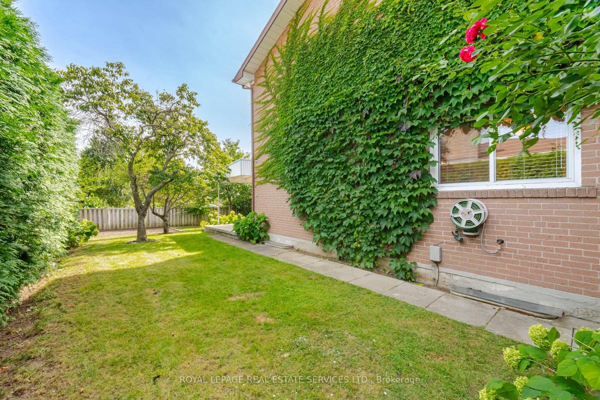 Photo 42 of 1434 Thorndyke Crescent, Mississauga, Applewood — HOMEH
