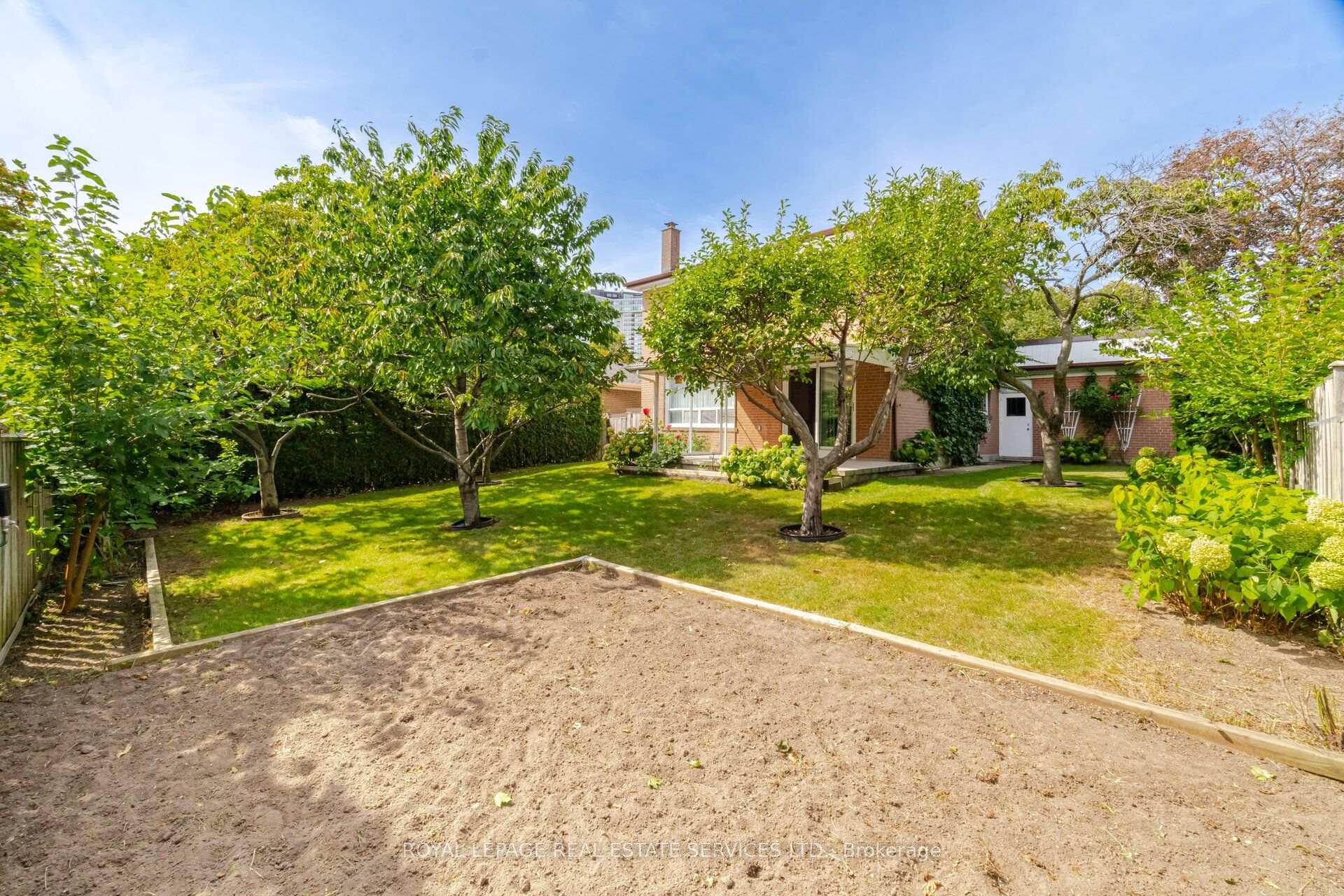 Photo 44 of 1434 Thorndyke Crescent, Mississauga, Applewood — HOMEH