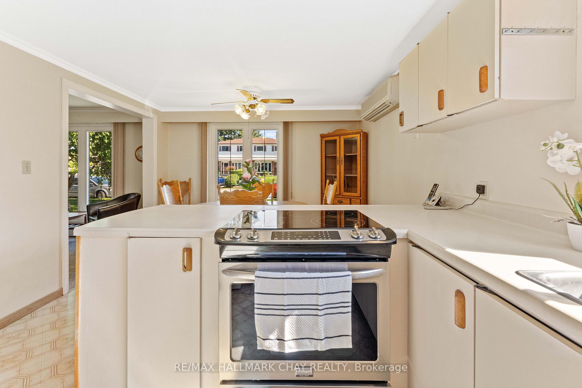 Photo 16 of 32 Park Crescent, New Tecumseth, Tottenham — HOMEH