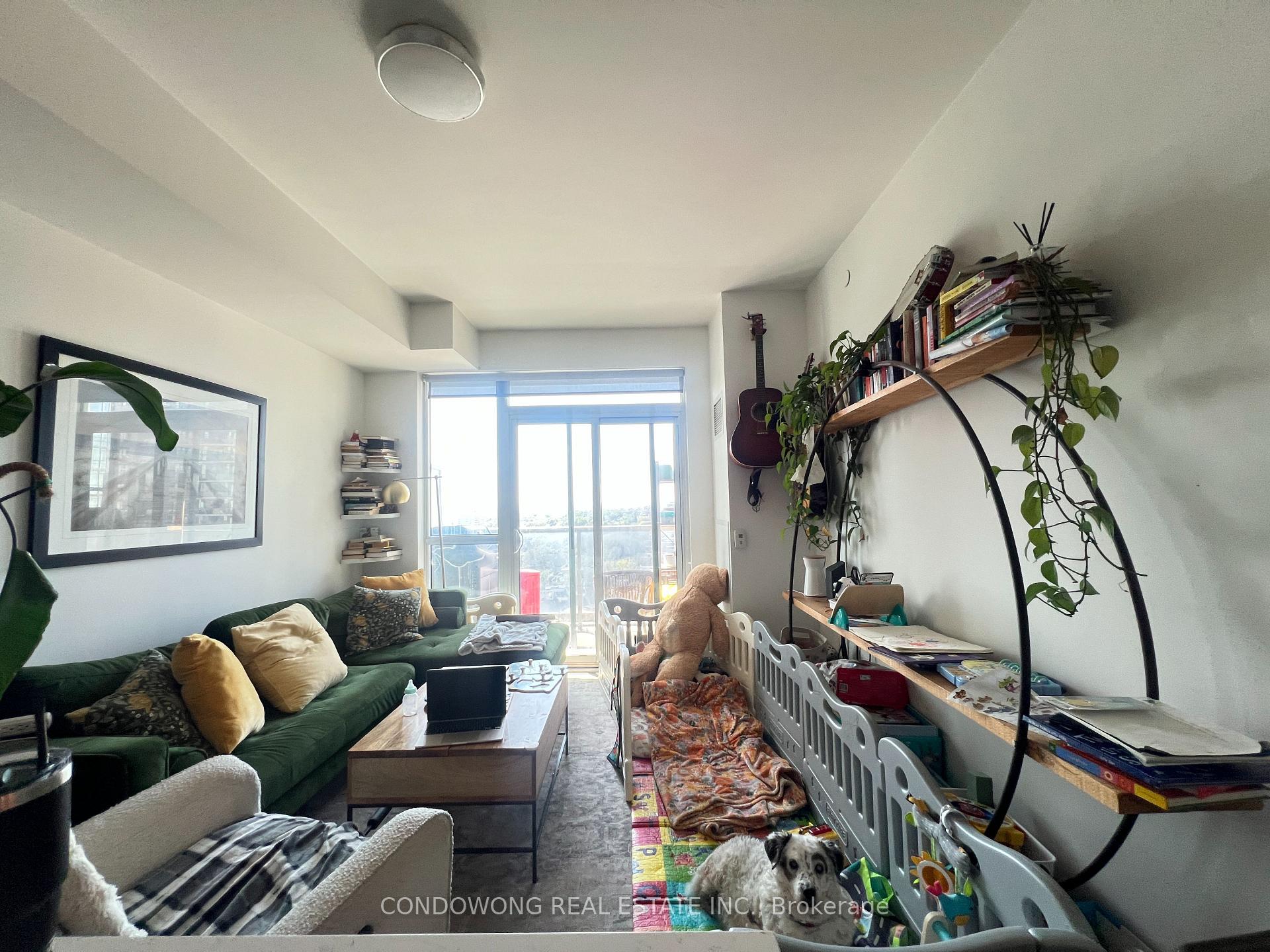 Front of Unit 1108, 501 St Clair Avenue W