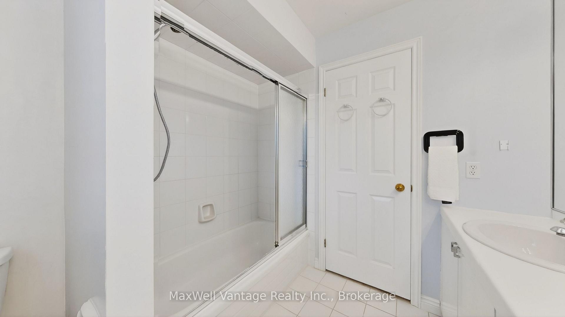 Photo 14 of 69 Gustav Crescent, North York, Newtonbrook East — HOMEH