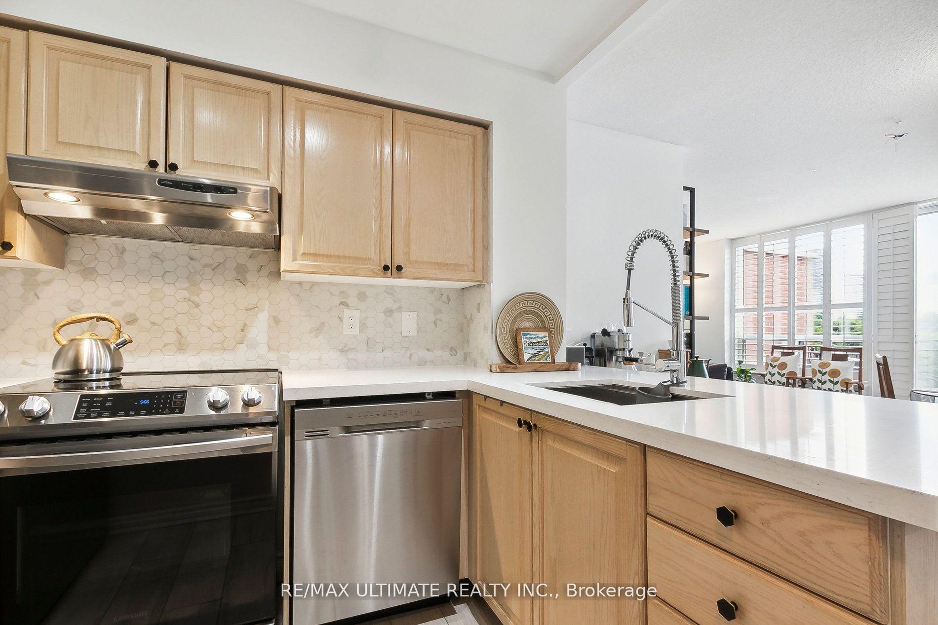 Photo 5 of Unit Ph14, 300 Balliol Street, Toronto, Mount Pleasant West — HOMEH