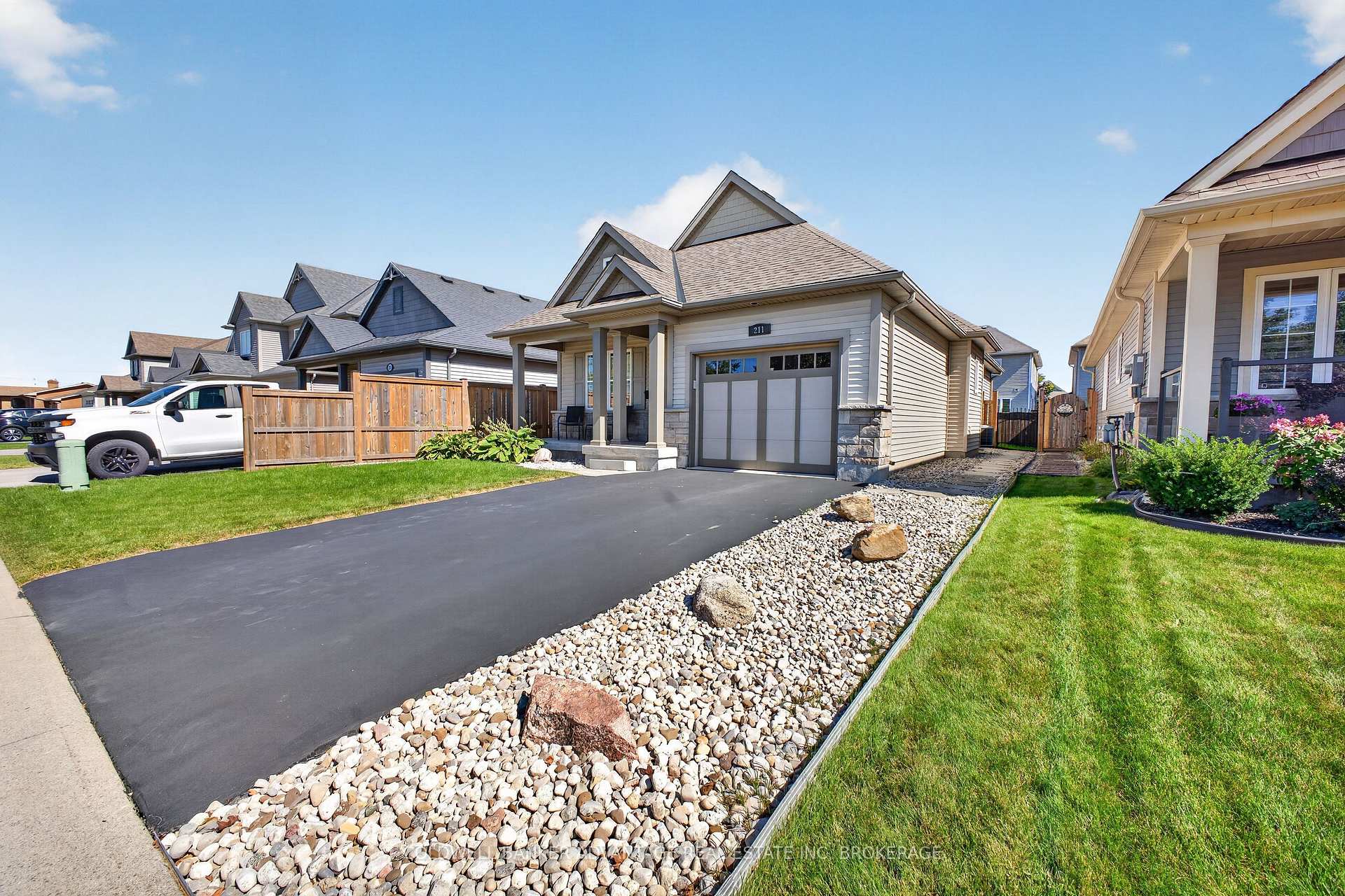Photo 4 of 211 Classic Avenue, Welland, Lincoln/Crowland — HOMEH