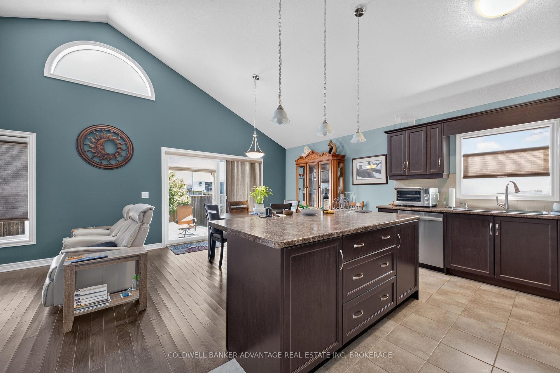 Photo 8 of 211 Classic Avenue, Welland, Lincoln/Crowland — HOMEH