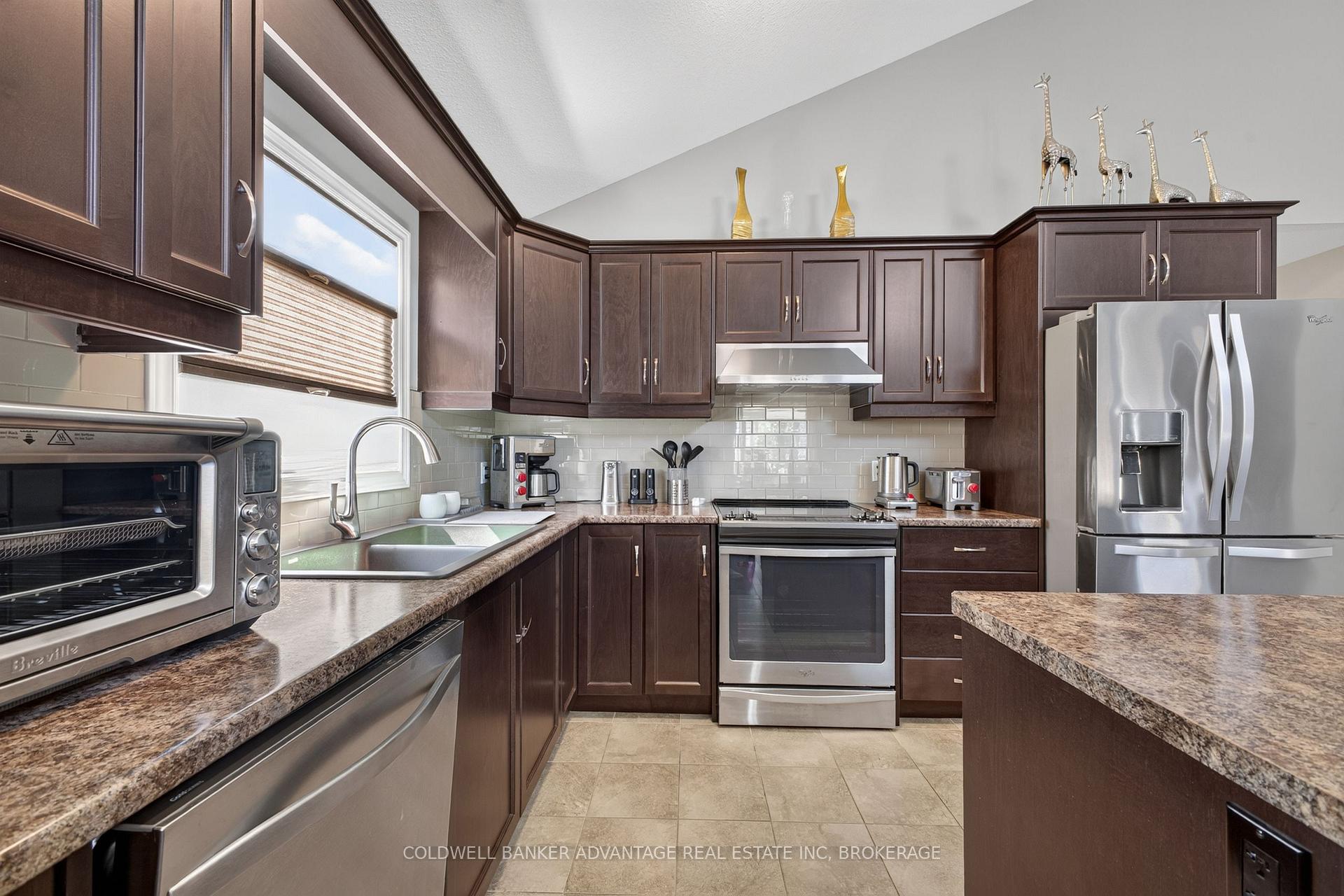 Photo 10 of 211 Classic Avenue, Welland, Lincoln/Crowland — HOMEH