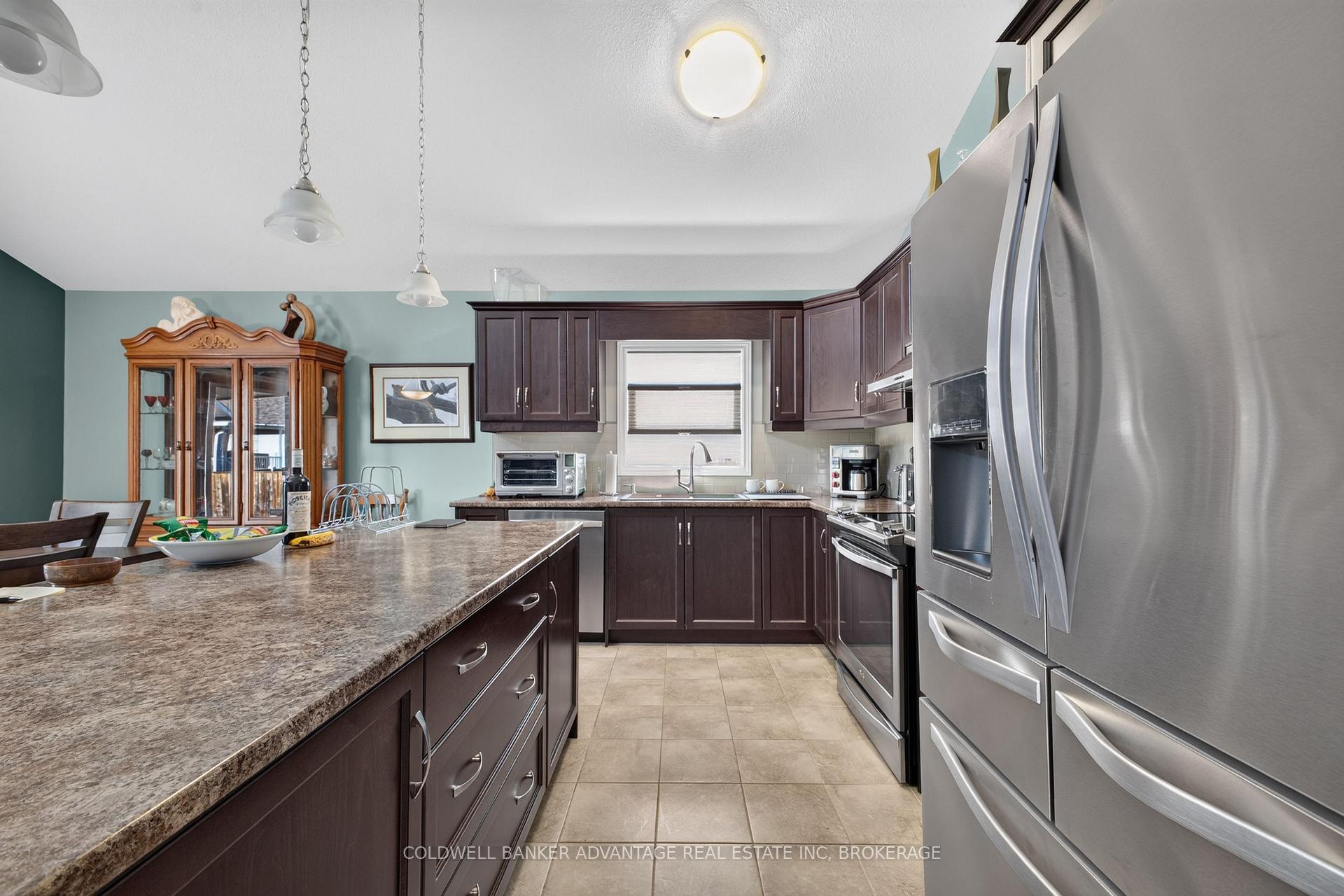 Photo 11 of 211 Classic Avenue, Welland, Lincoln/Crowland — HOMEH