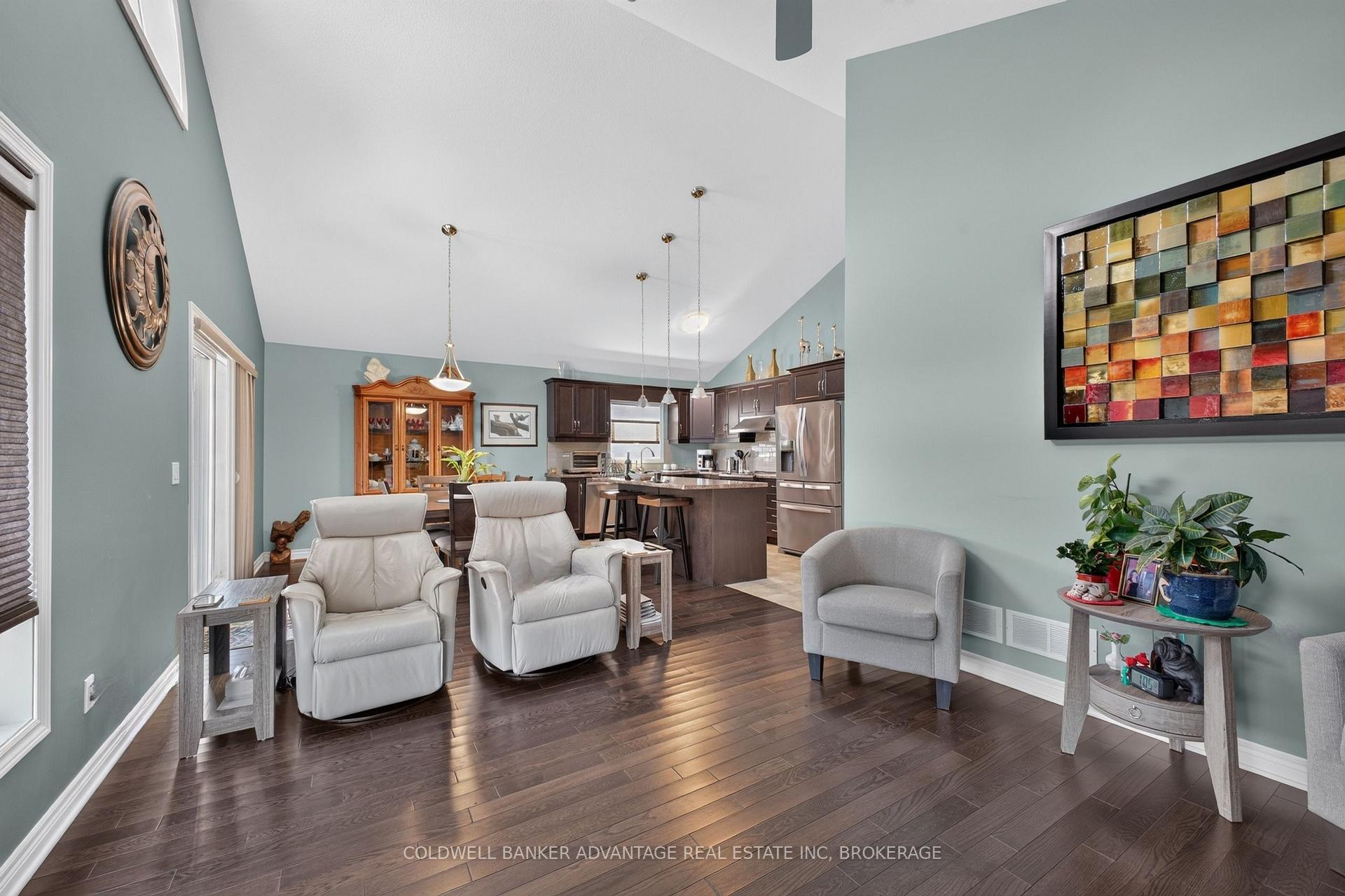 Photo 12 of 211 Classic Avenue, Welland, Lincoln/Crowland — HOMEH