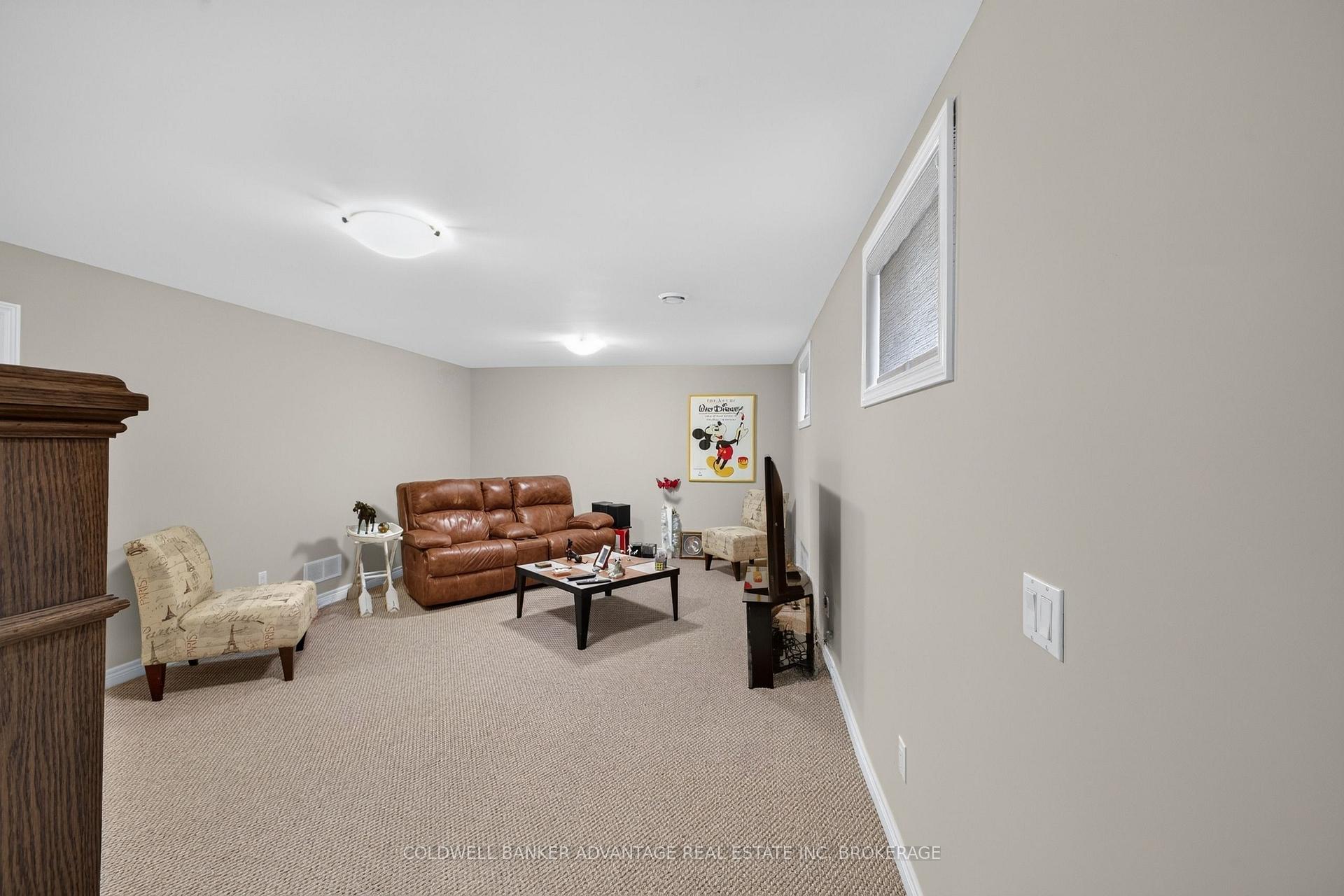 Photo 17 of 211 Classic Avenue, Welland, Lincoln/Crowland — HOMEH