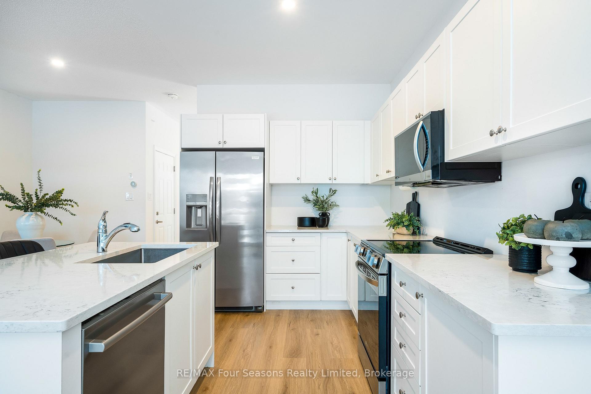 Photo 4 of 248 Duncan Street, Clearview, Stayner — HOMEH