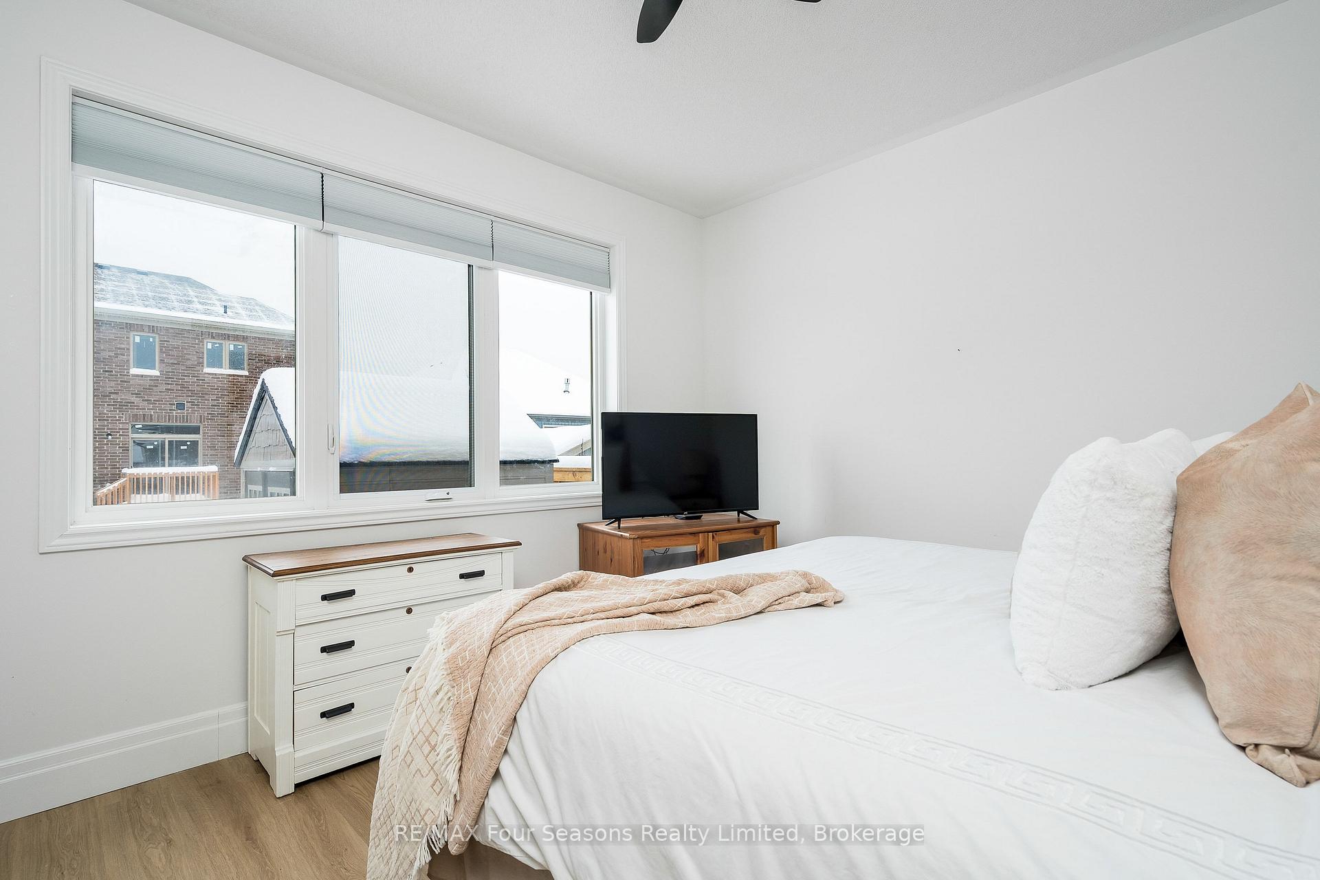 Photo 14 of 248 Duncan Street, Clearview, Stayner — HOMEH