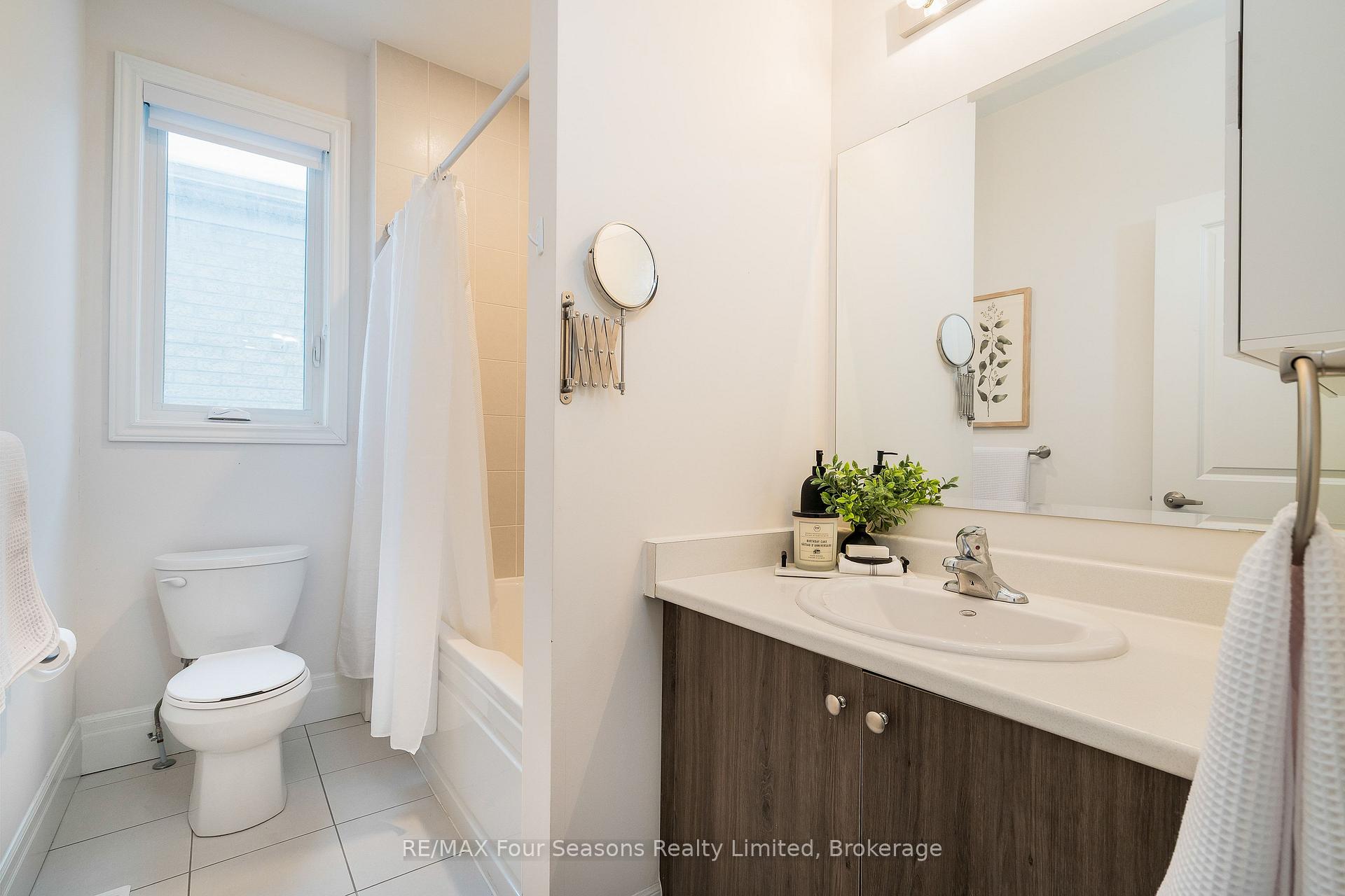 Photo 18 of 248 Duncan Street, Clearview, Stayner — HOMEH