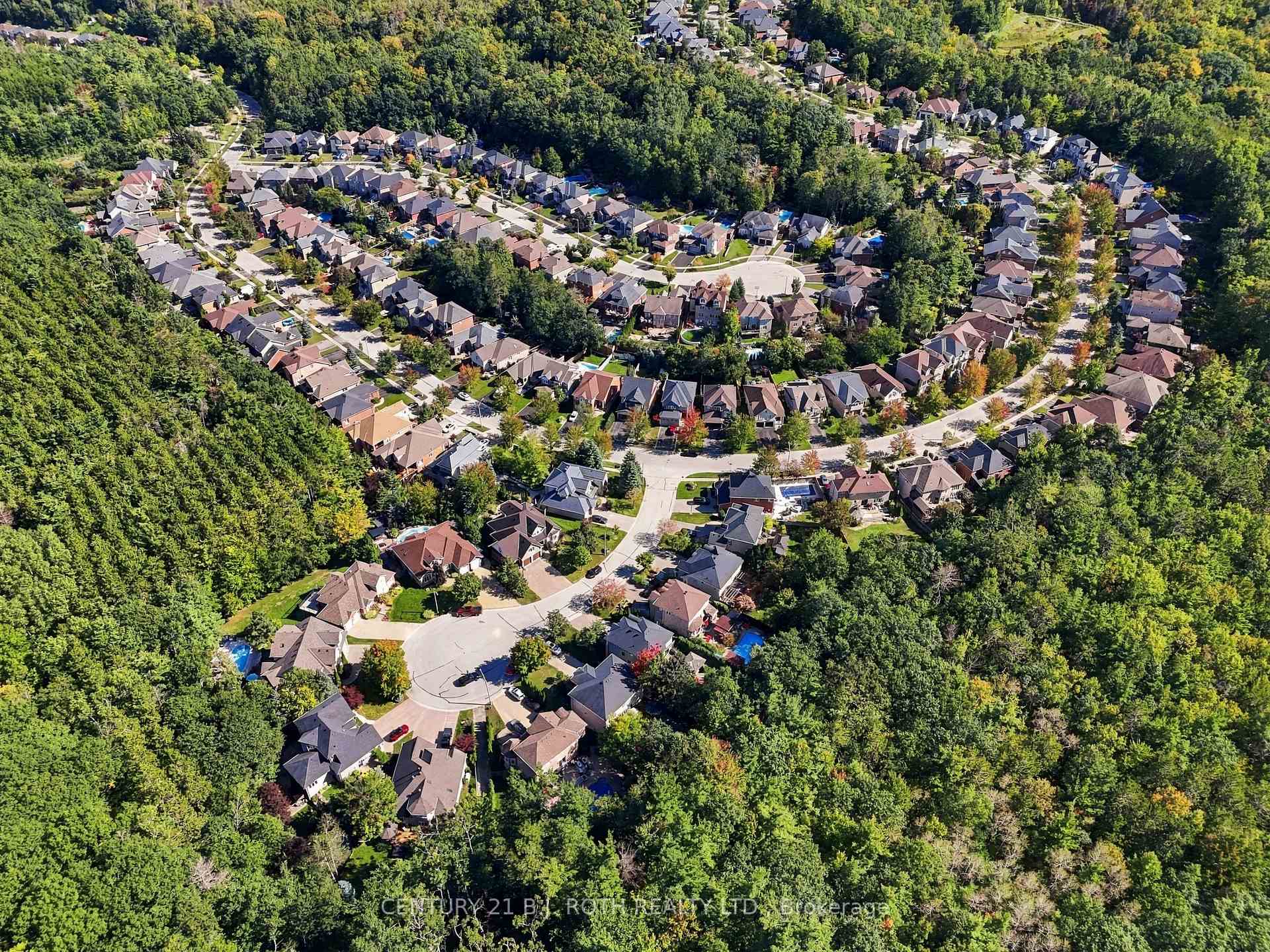 Photo 2 of 6 Orsi Court, Barrie, Ardagh — HOMEH