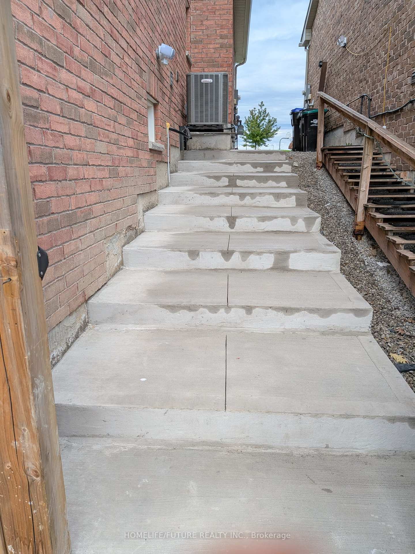 Photo 2 of Unit Bsmt, 1399 Lormel Gate Avenue, Innisfil, Lefroy — HOMEH
