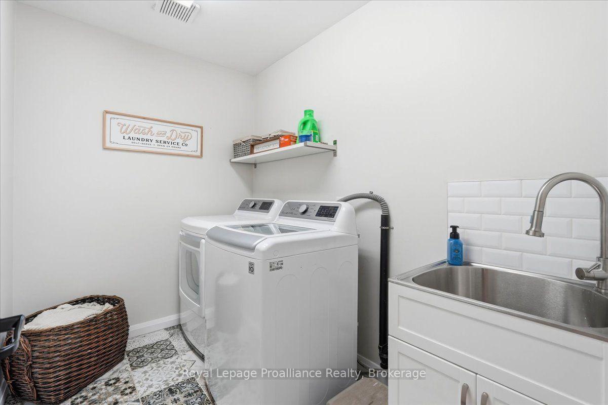 Photo 40 of 10389 41 Highway, Addington Highlands, Addington Highlands — HOMEH