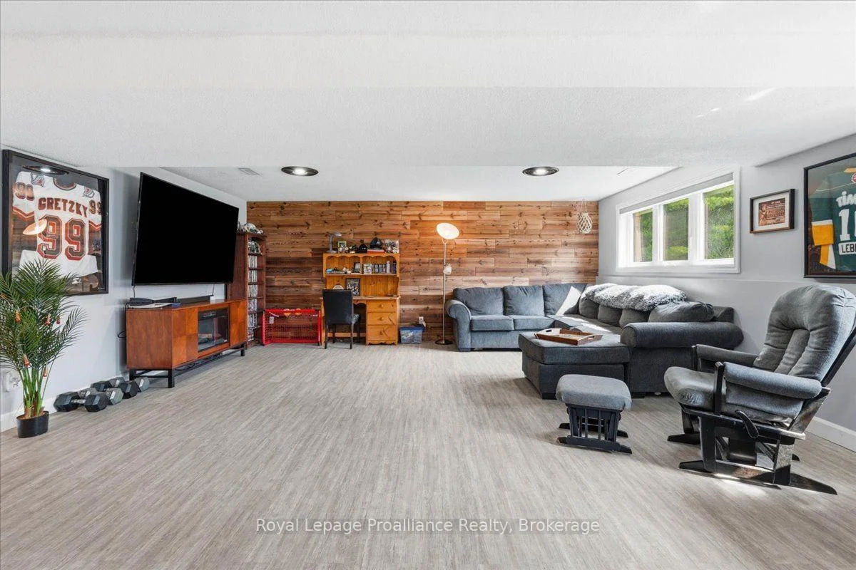 Photo 31 of 10389 41 Highway, Addington Highlands, Addington Highlands — HOMEH