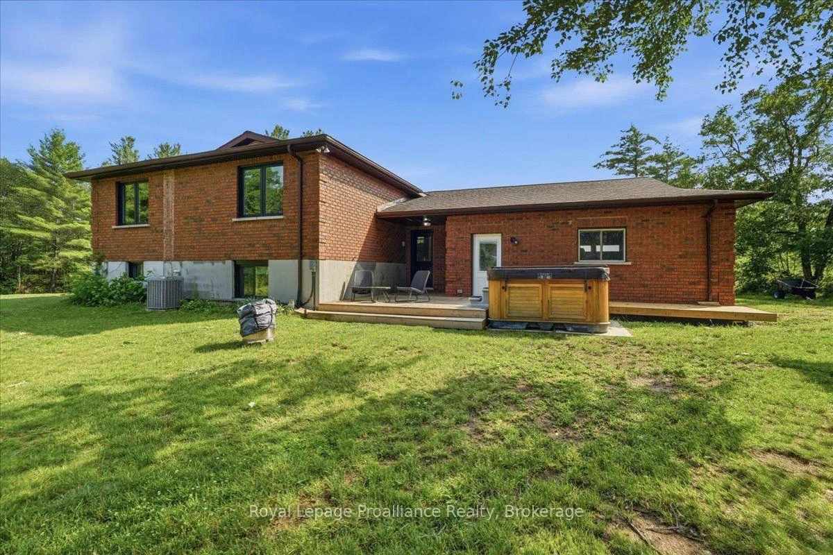 Photo 37 of 10389 41 Highway, Addington Highlands, Addington Highlands — HOMEH