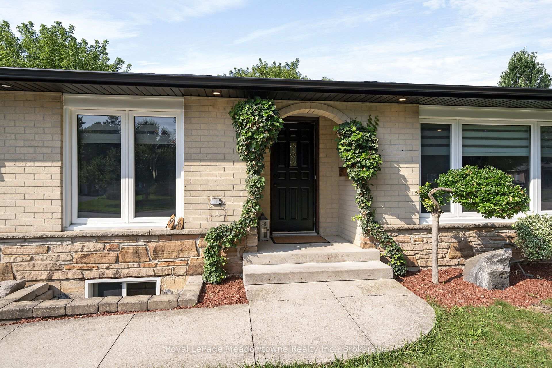 Photo 3 of 96 Macdonald Crescent, Milton, Dorset Park — HOMEH