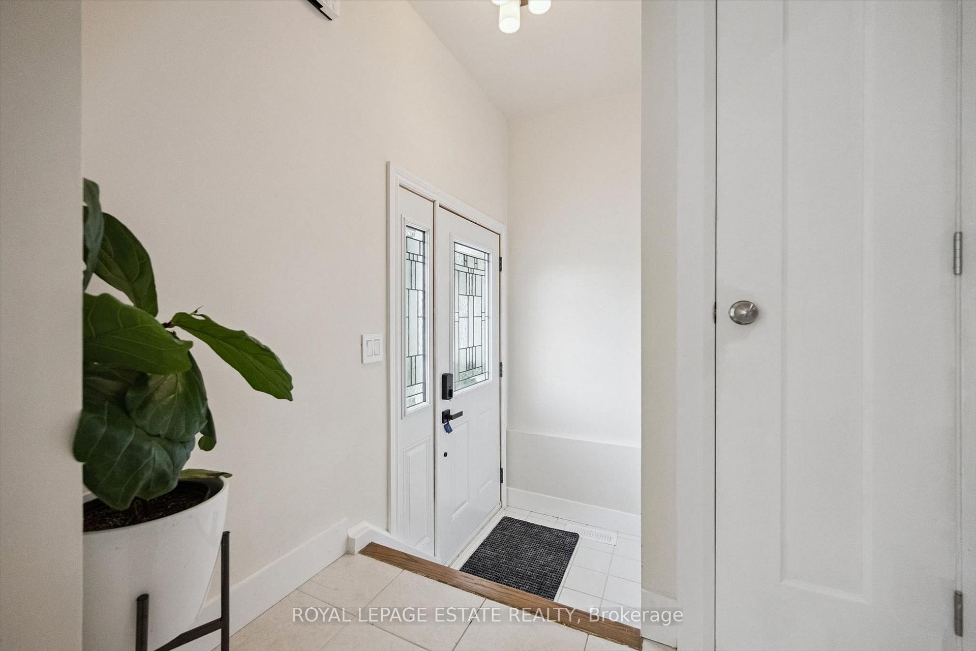 Photo 3 of 3325 Strabane Drive, Mississauga, Erindale — HOMEH