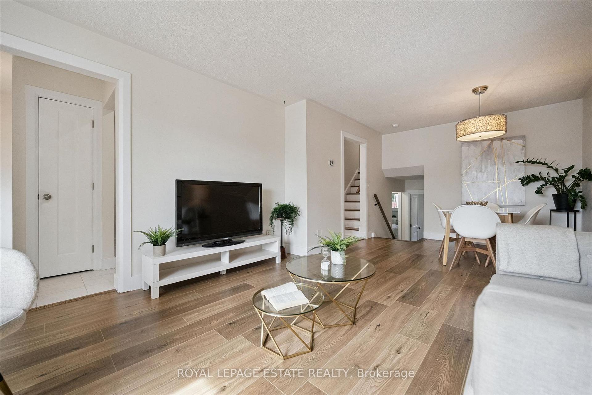Photo 5 of 3325 Strabane Drive, Mississauga, Erindale — HOMEH