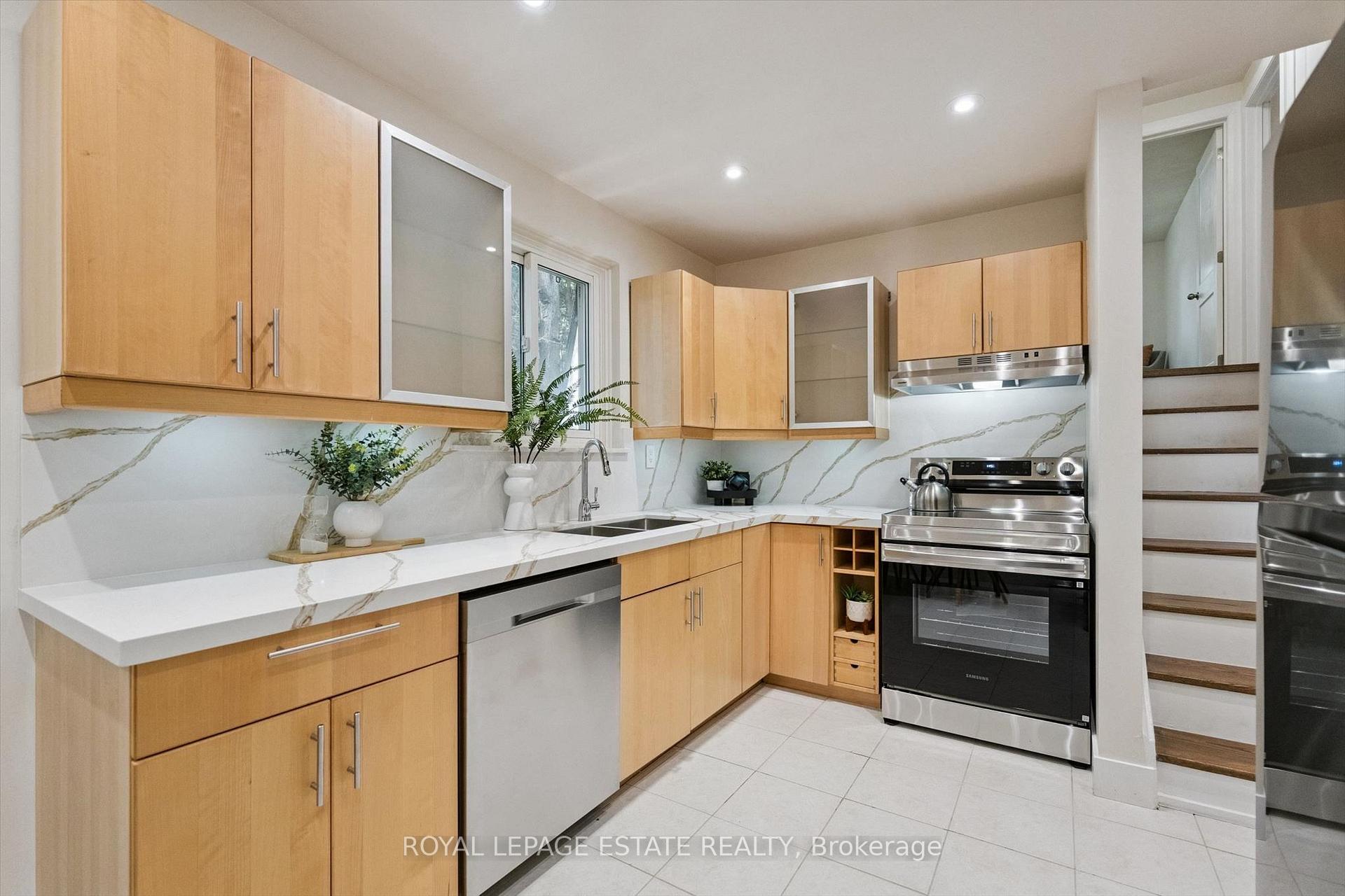Photo 12 of 3325 Strabane Drive, Mississauga, Erindale — HOMEH