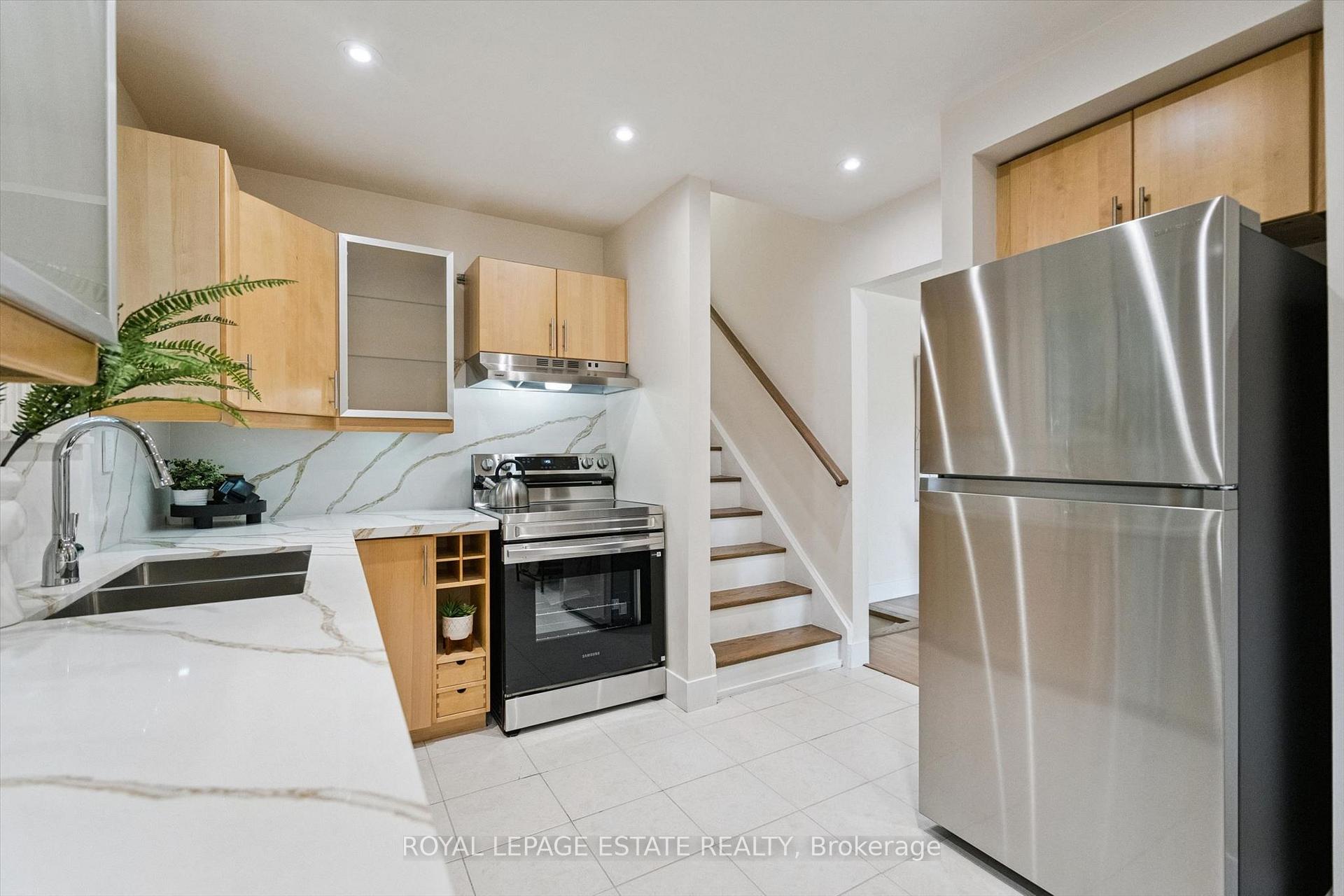 Photo 13 of 3325 Strabane Drive, Mississauga, Erindale — HOMEH