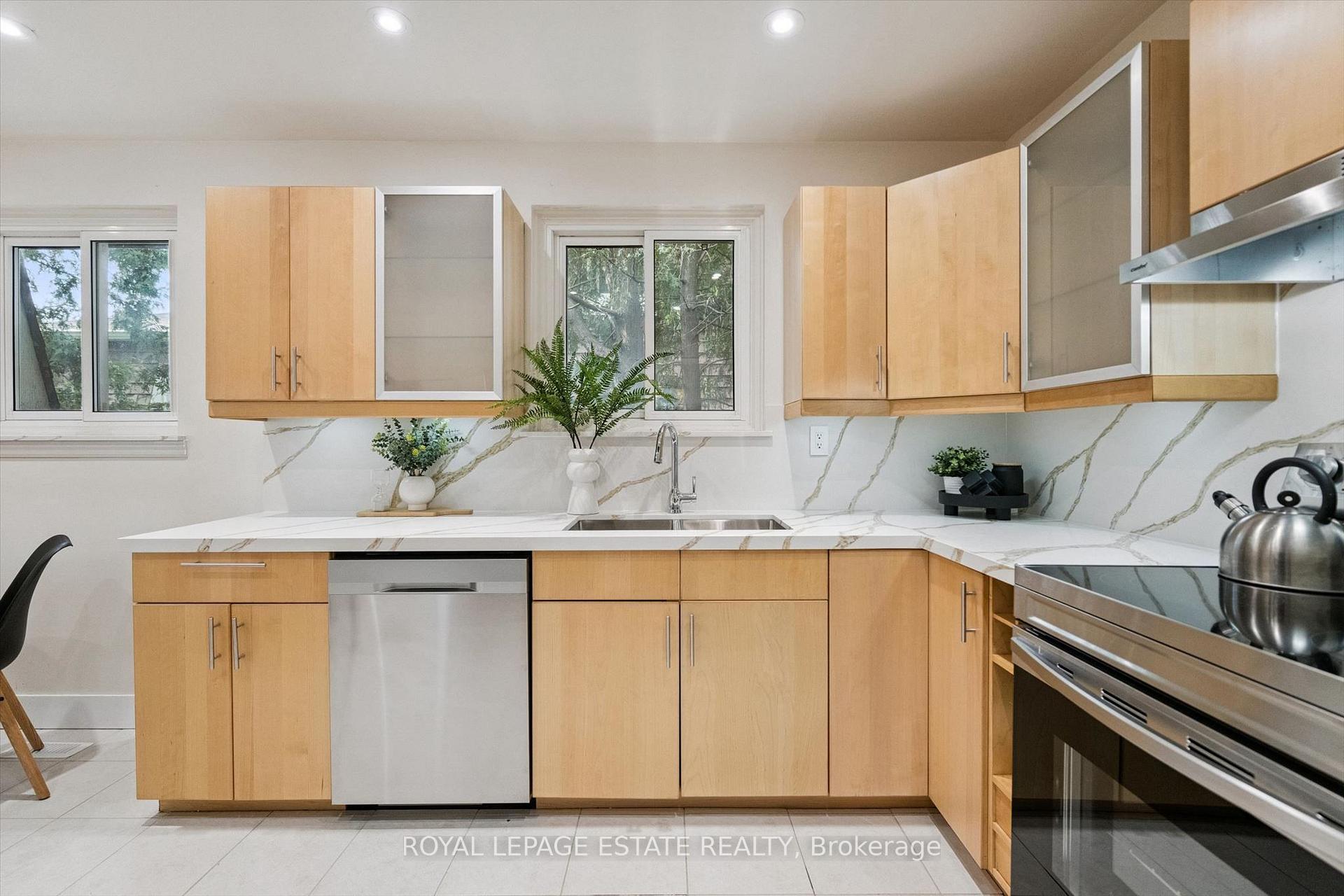 Photo 14 of 3325 Strabane Drive, Mississauga, Erindale — HOMEH