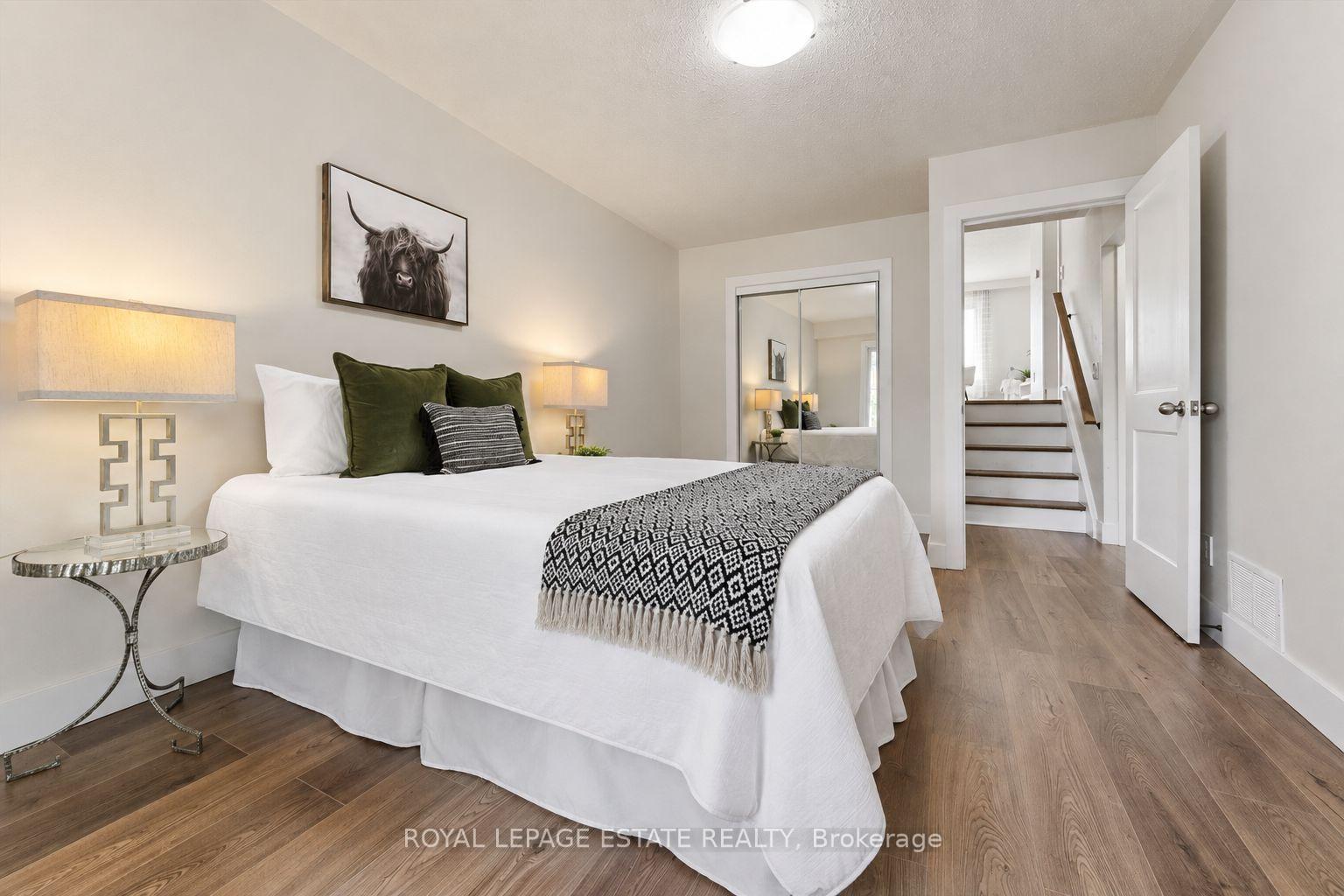 Photo 24 of 3325 Strabane Drive, Mississauga, Erindale — HOMEH