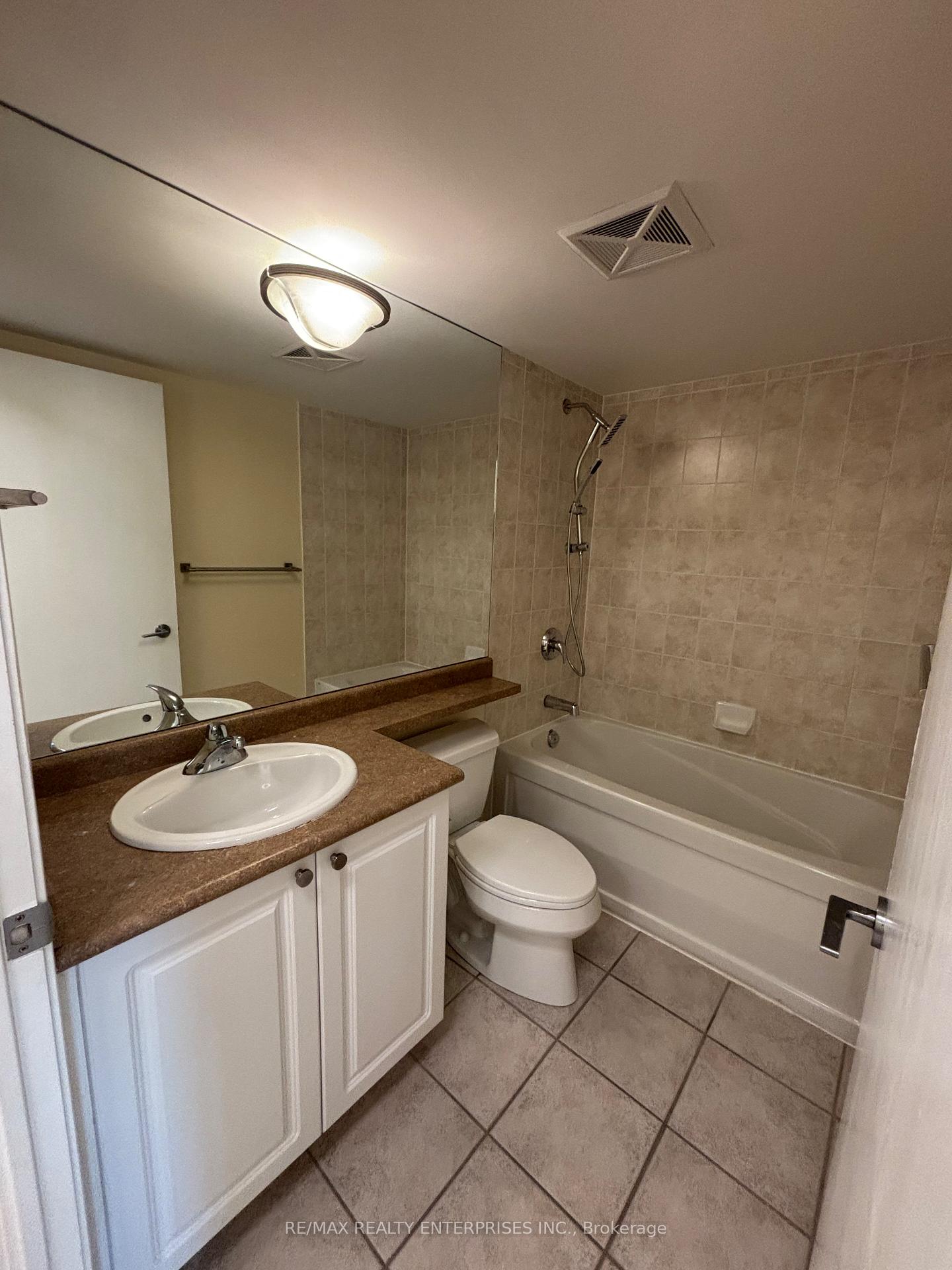 Photo 10 of Unit 214, 231 Fort York Boulevard, Toronto, Niagara — HOMEH