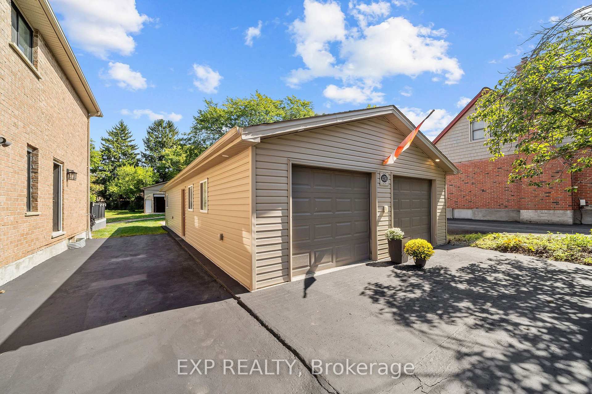 Photo 4 of 458 Boler Road, London, South K — HOMEH