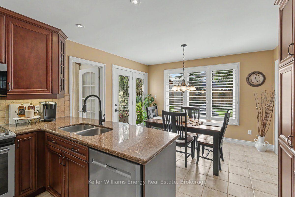 Photo 8 of 760 Sundance Circle, Oshawa, Northglen — HOMEH