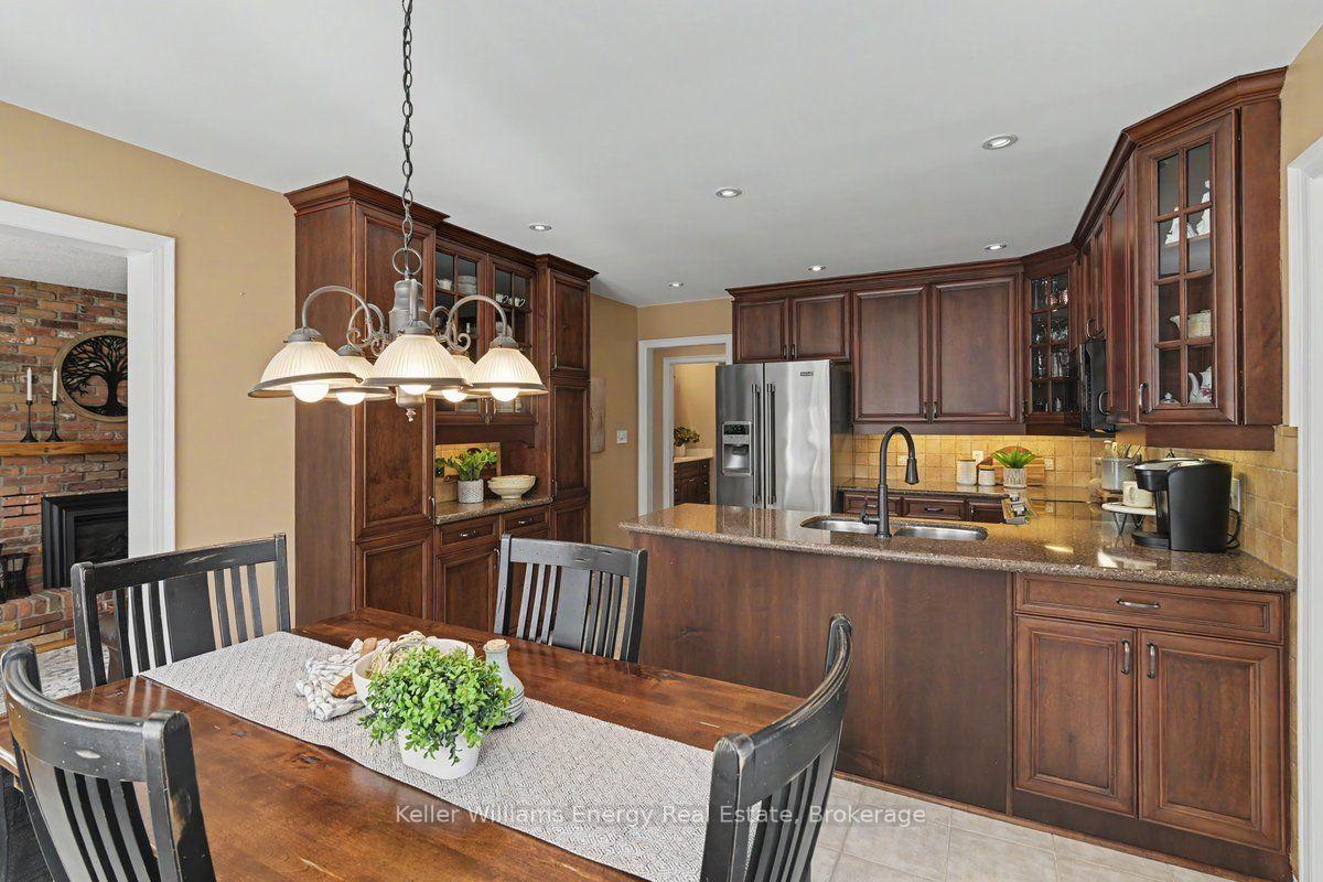 Photo 10 of 760 Sundance Circle, Oshawa, Northglen — HOMEH