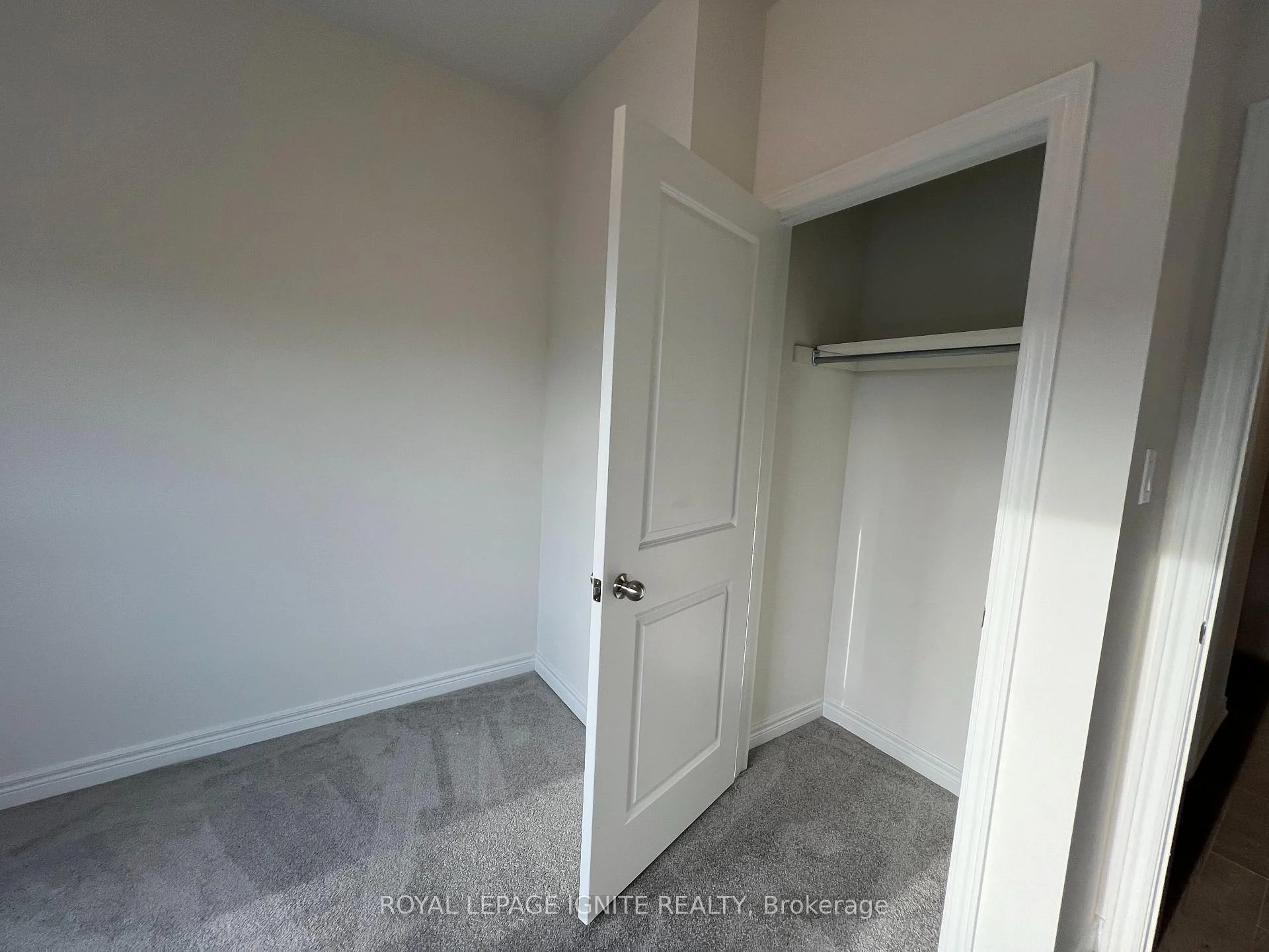 Photo 9 of 446 Salem Road S, Ajax, South East — HOMEH