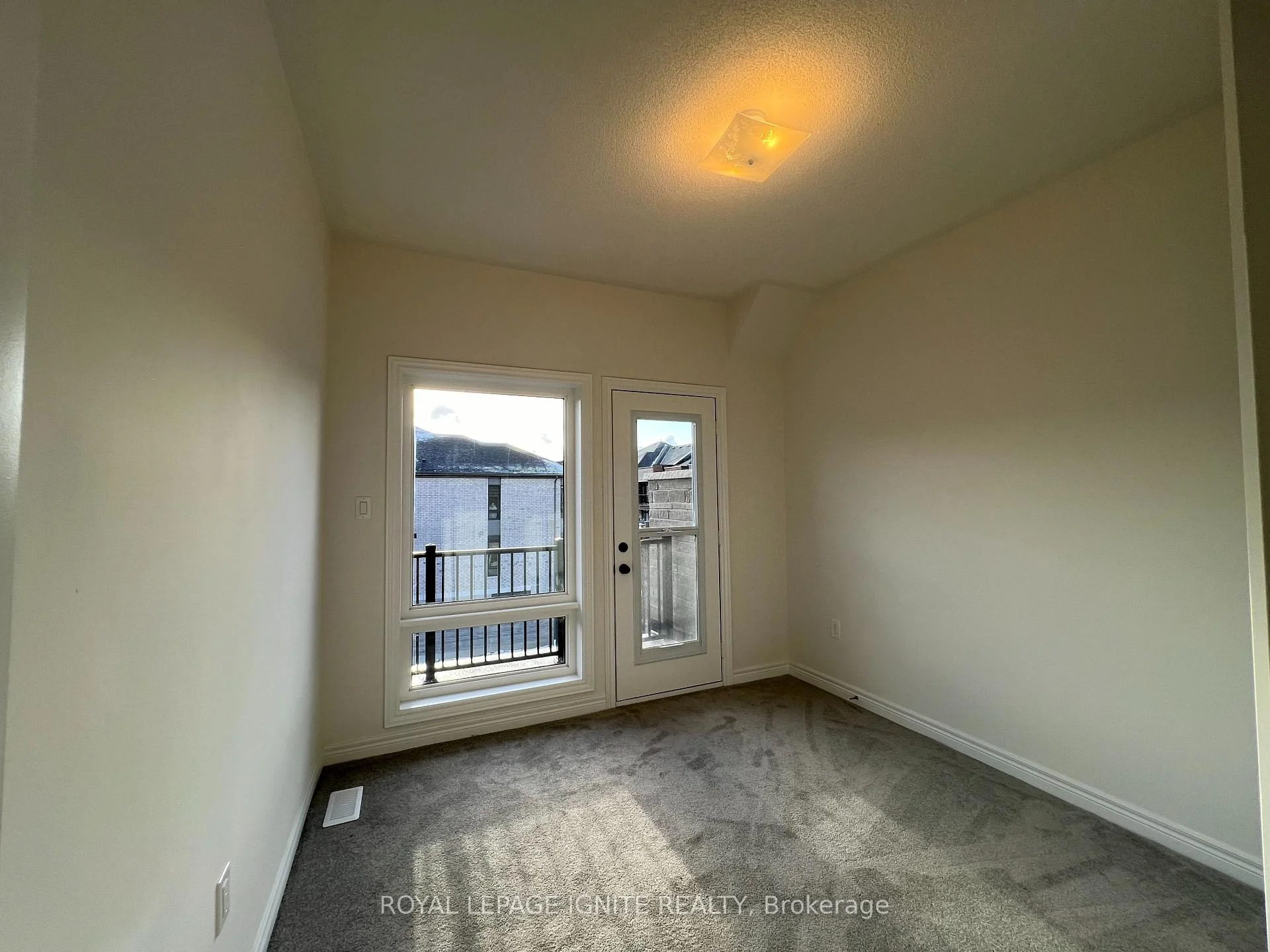 Photo 13 of 446 Salem Road S, Ajax, South East — HOMEH