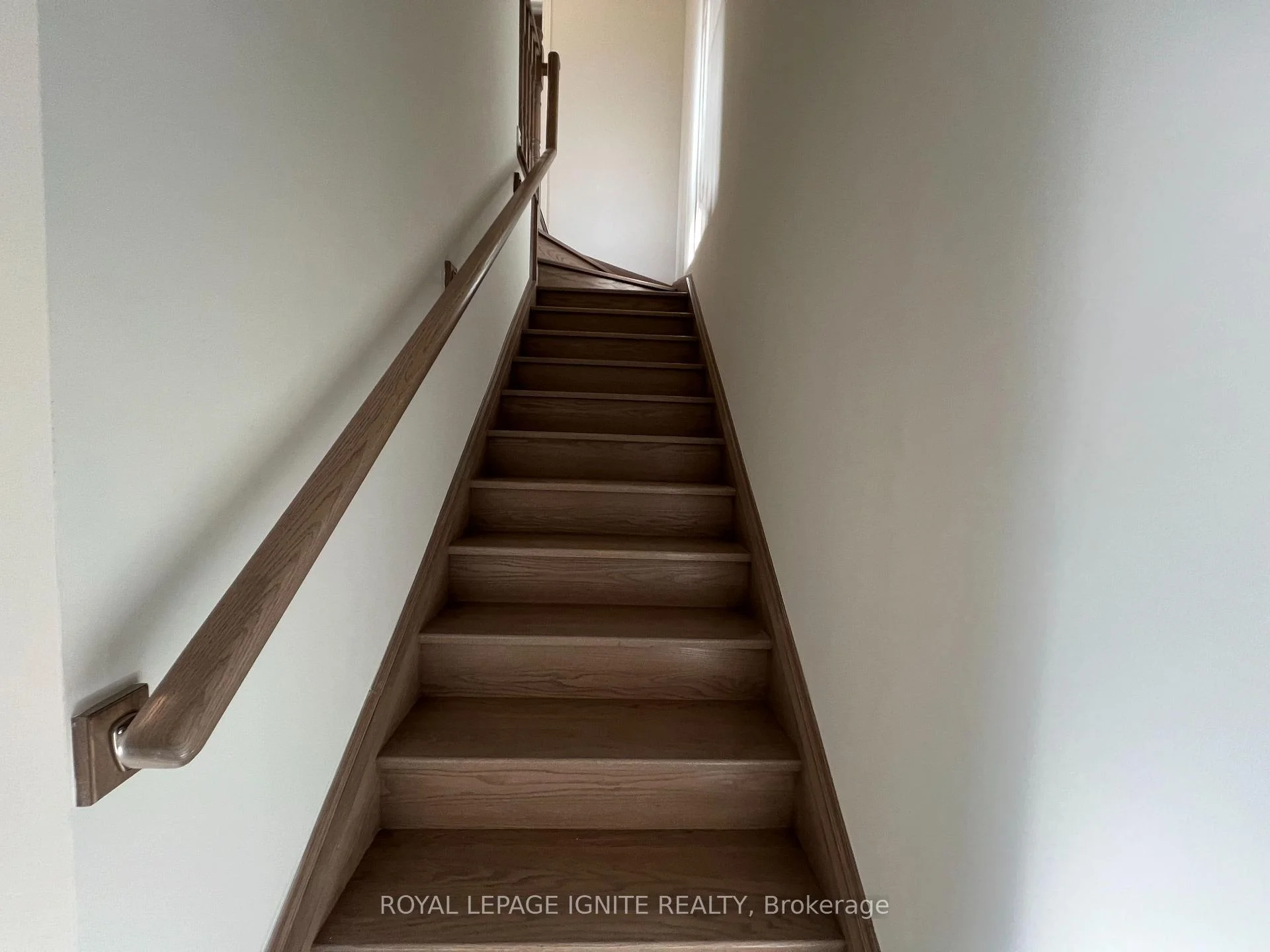 Photo 19 of 446 Salem Road S, Ajax, South East — HOMEH