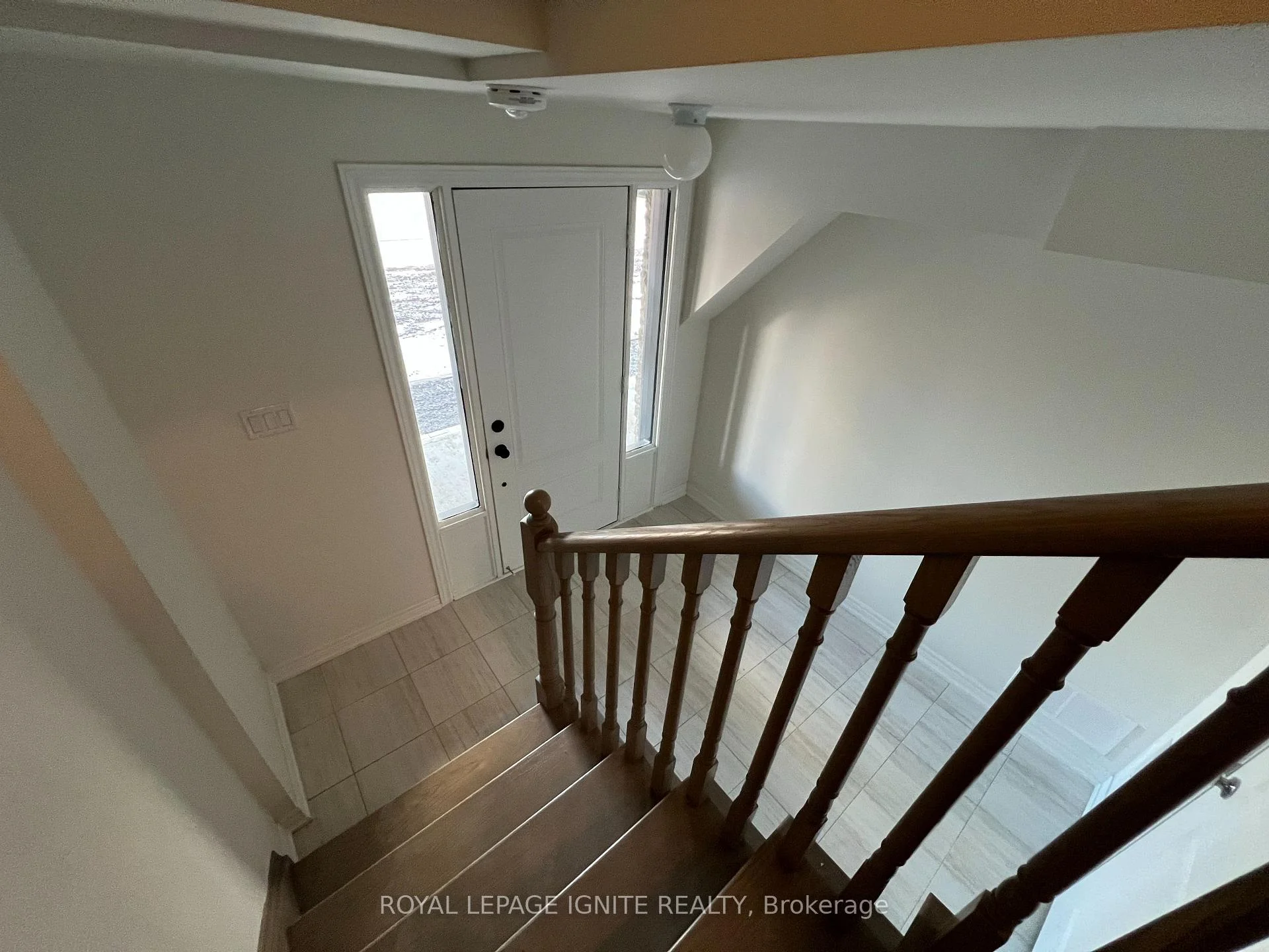 Photo 21 of 446 Salem Road S, Ajax, South East — HOMEH