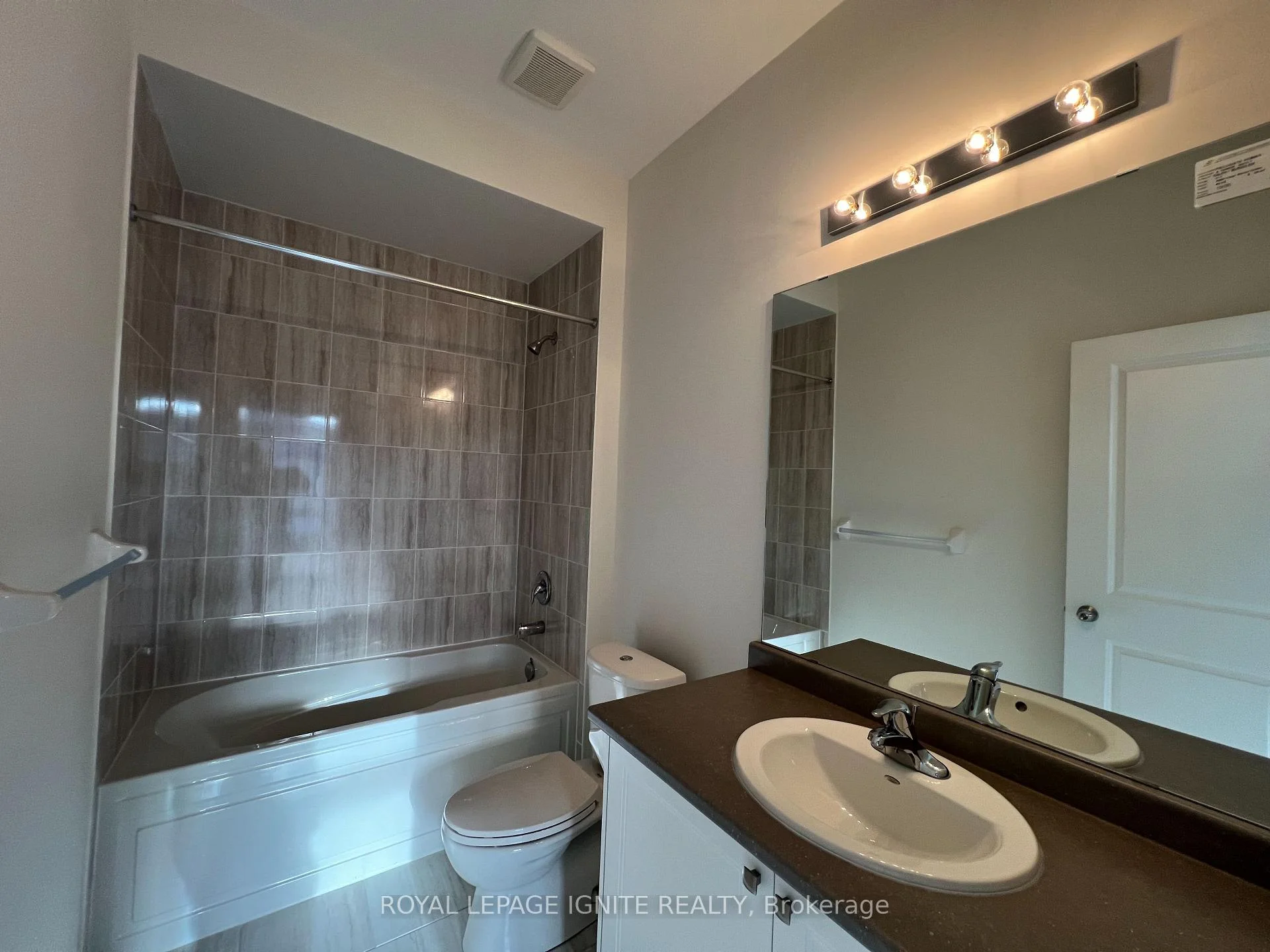Photo 31 of 446 Salem Road S, Ajax, South East — HOMEH