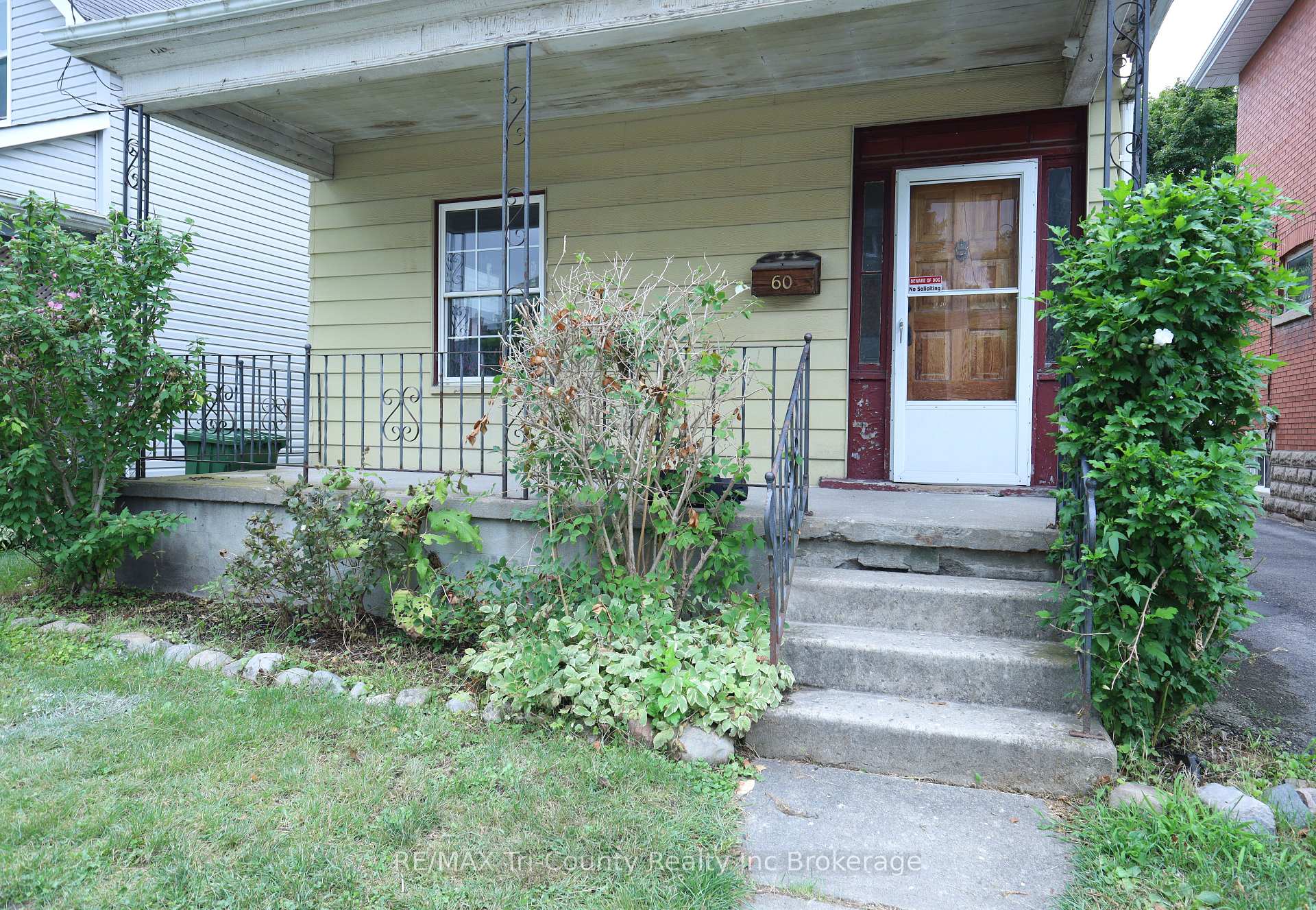 Photo 3 of 60 Manitoba Street, St. Thomas — HOMEH
