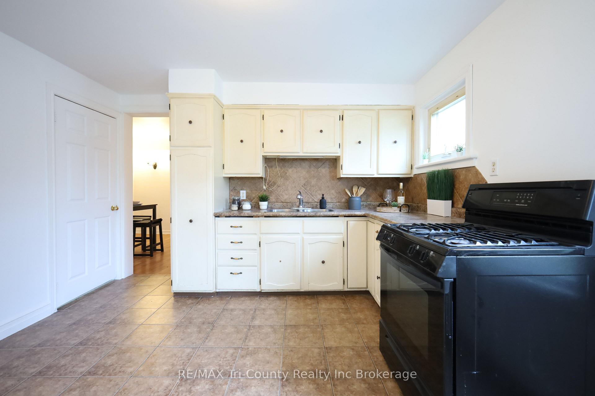 Photo 12 of 60 Manitoba Street, St. Thomas — HOMEH