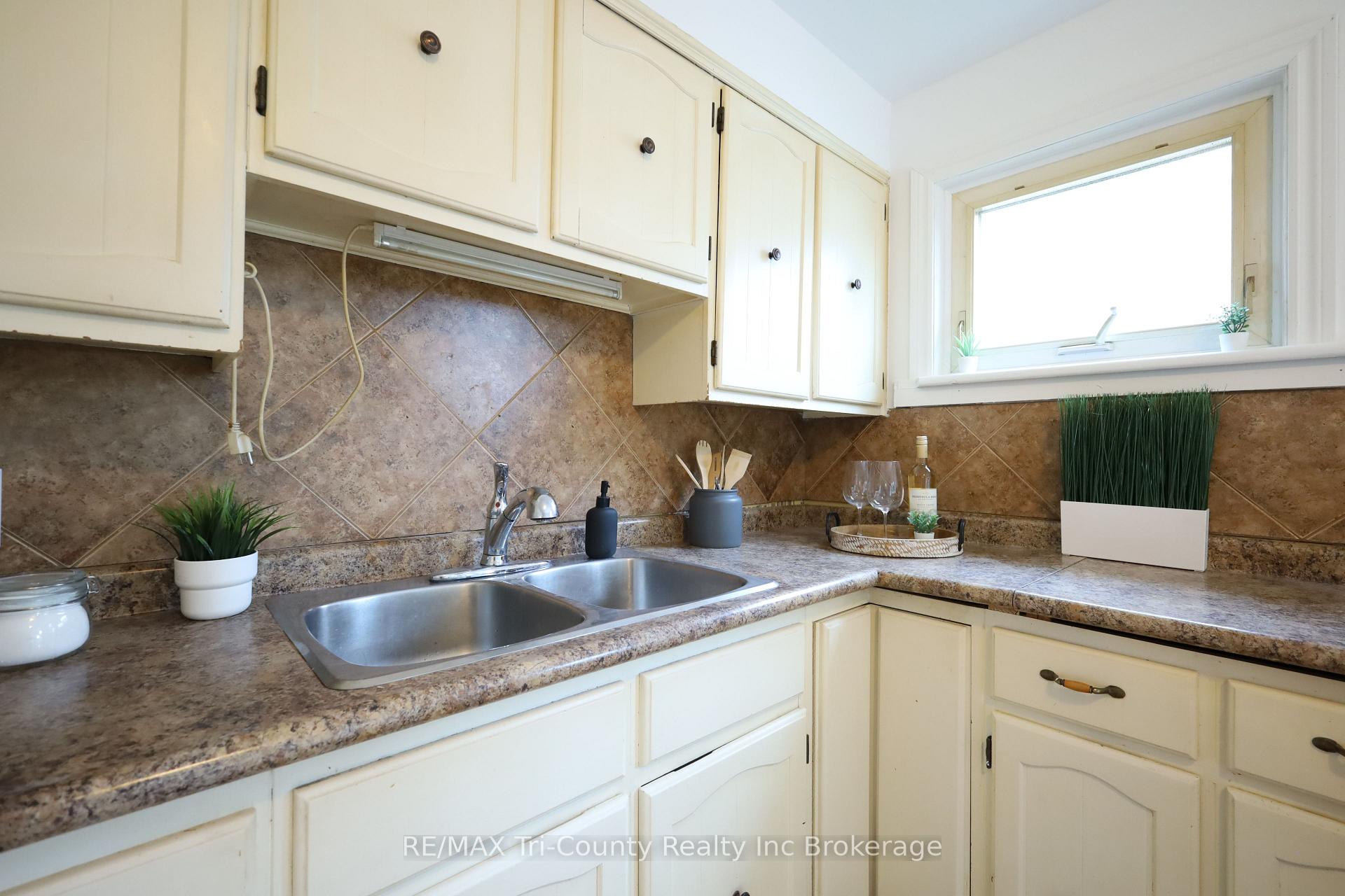 Photo 14 of 60 Manitoba Street, St. Thomas — HOMEH