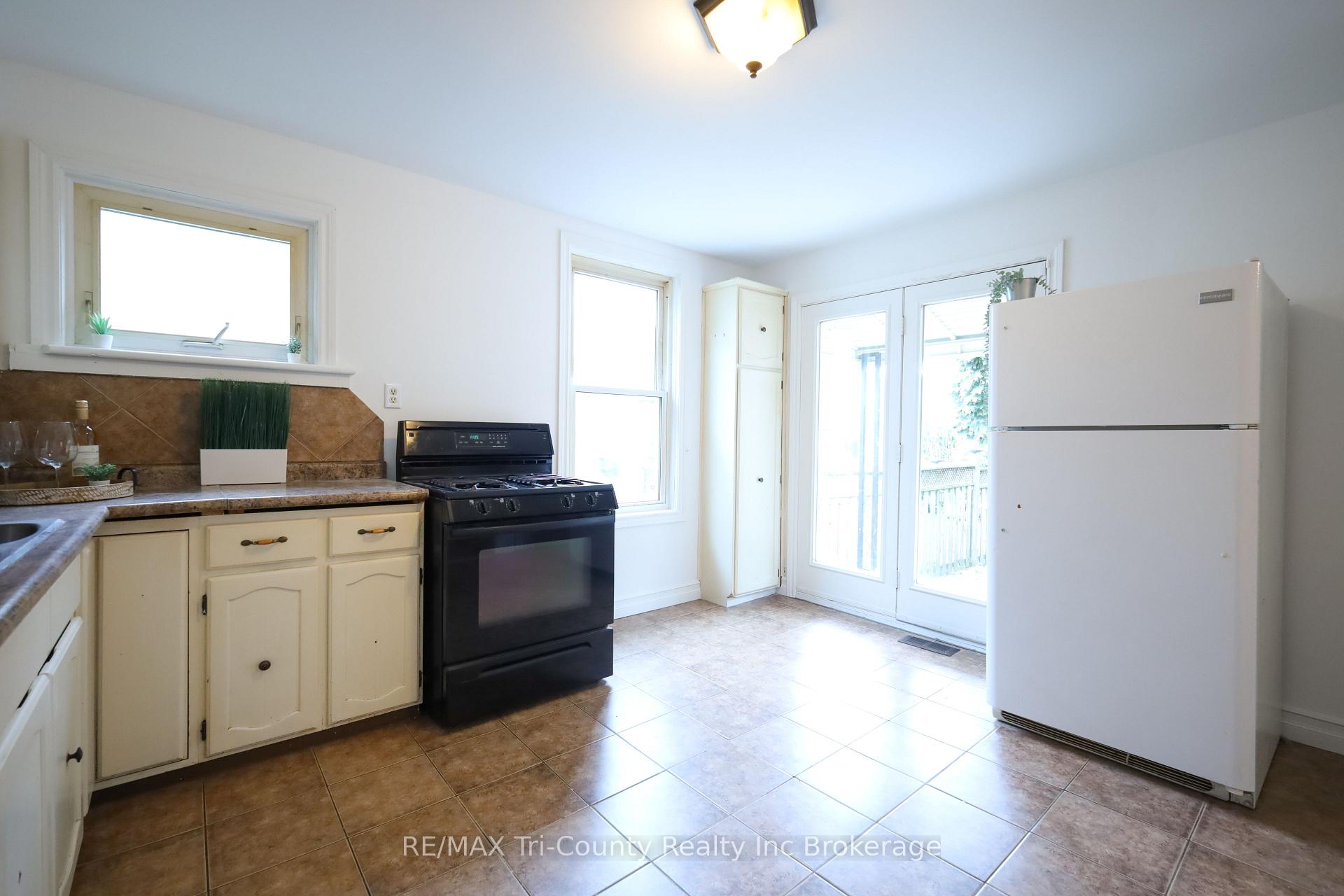 Photo 17 of 60 Manitoba Street, St. Thomas — HOMEH