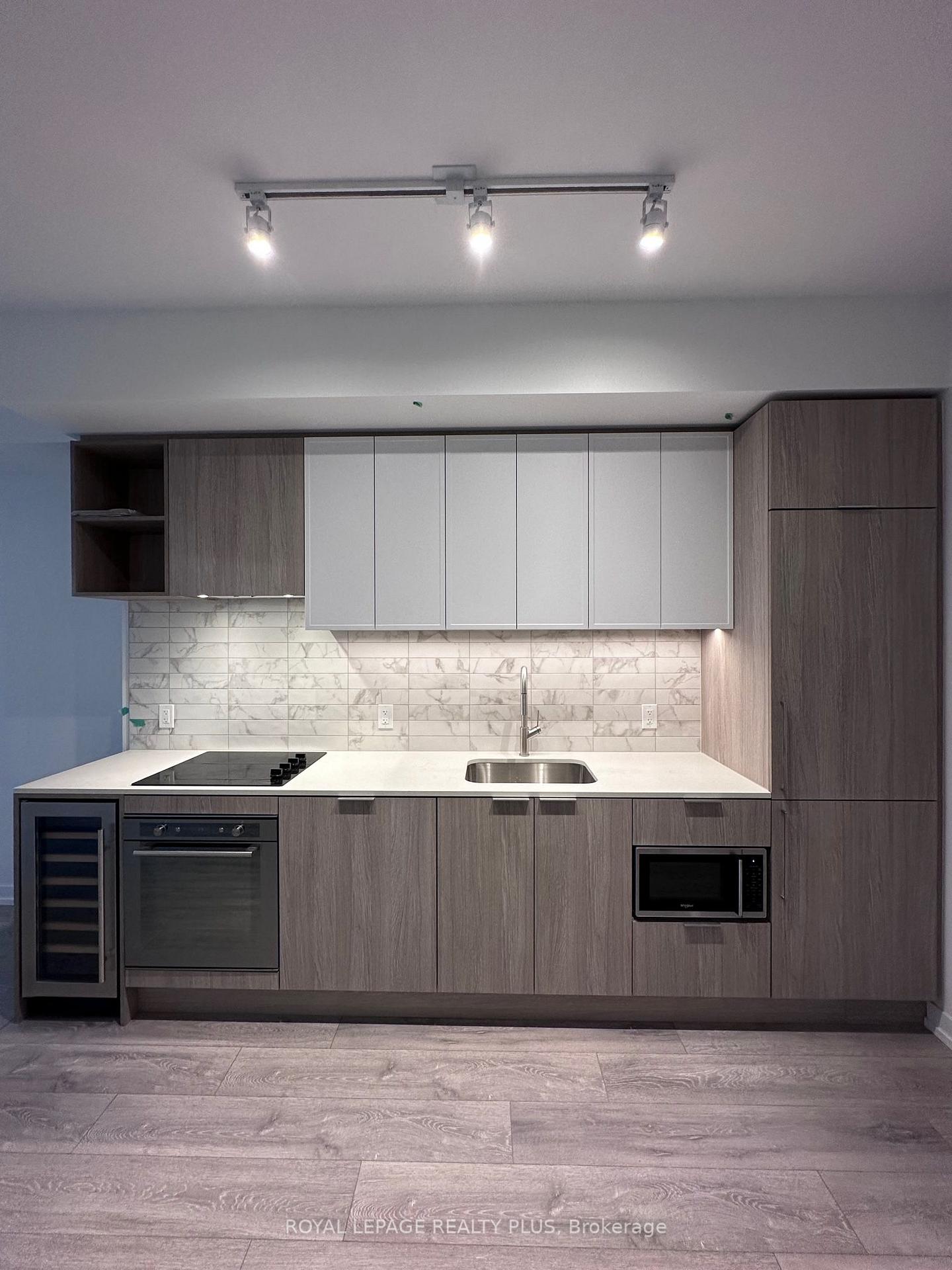 Photo 4 of Unit 608, 2020 Bathurst Street, Toronto, Humewood-Cedarvale — HOMEH