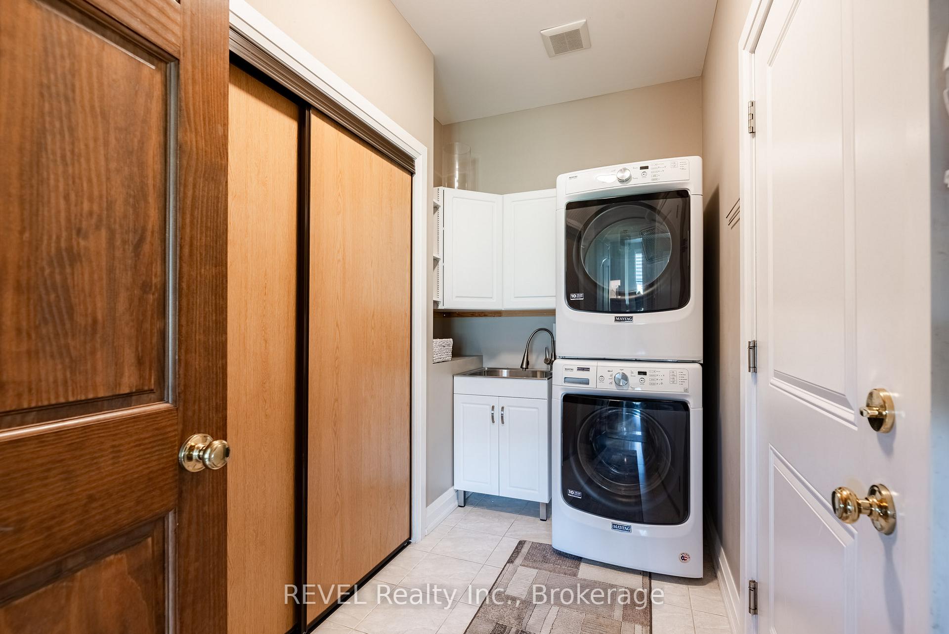 Photo 7 of 19 Francesco Crescent, St. Catharines, Rykert/Vansickle — HOMEH
