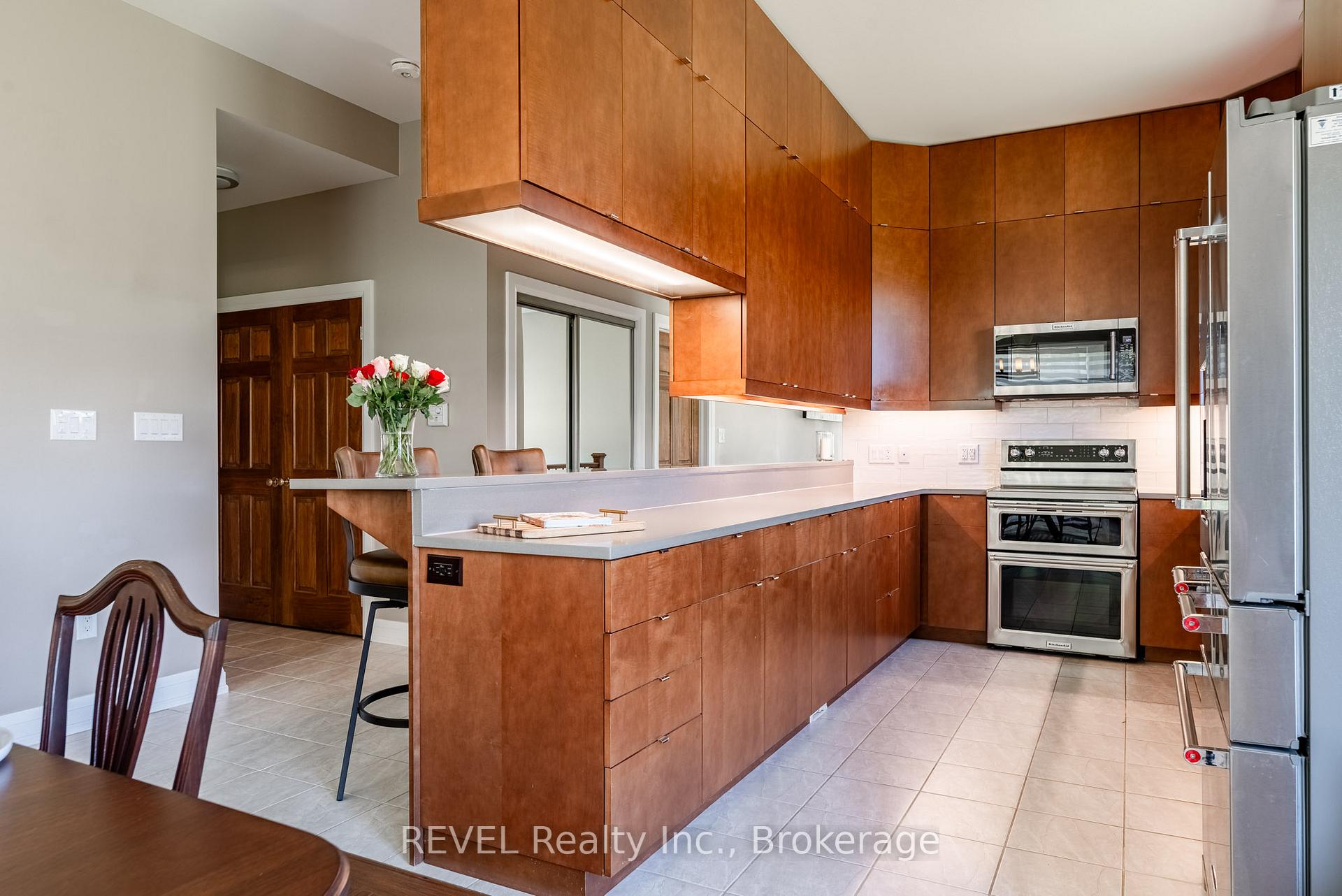 Photo 9 of 19 Francesco Crescent, St. Catharines, Rykert/Vansickle — HOMEH