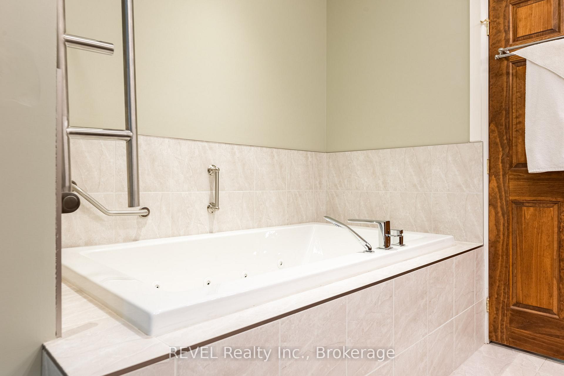 Photo 19 of 19 Francesco Crescent, St. Catharines, Rykert/Vansickle — HOMEH