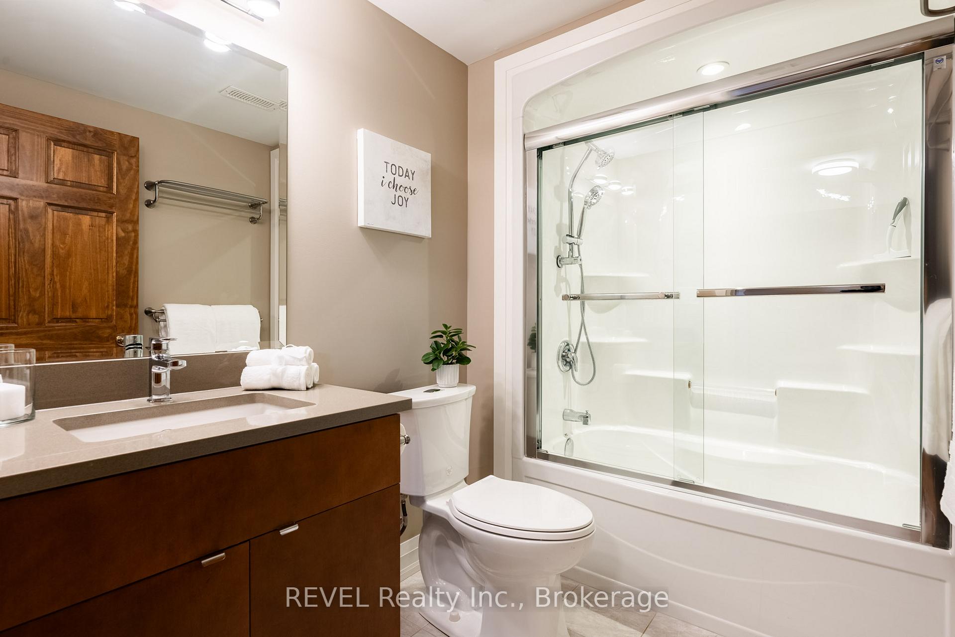 Photo 23 of 19 Francesco Crescent, St. Catharines, Rykert/Vansickle — HOMEH