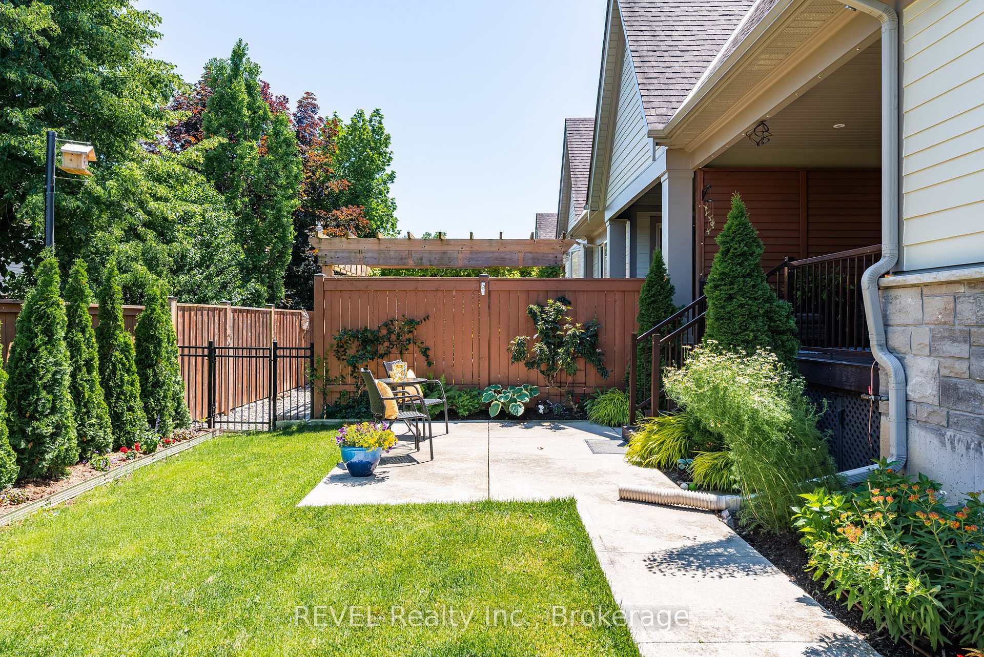 Photo 31 of 19 Francesco Crescent, St. Catharines, Rykert/Vansickle — HOMEH