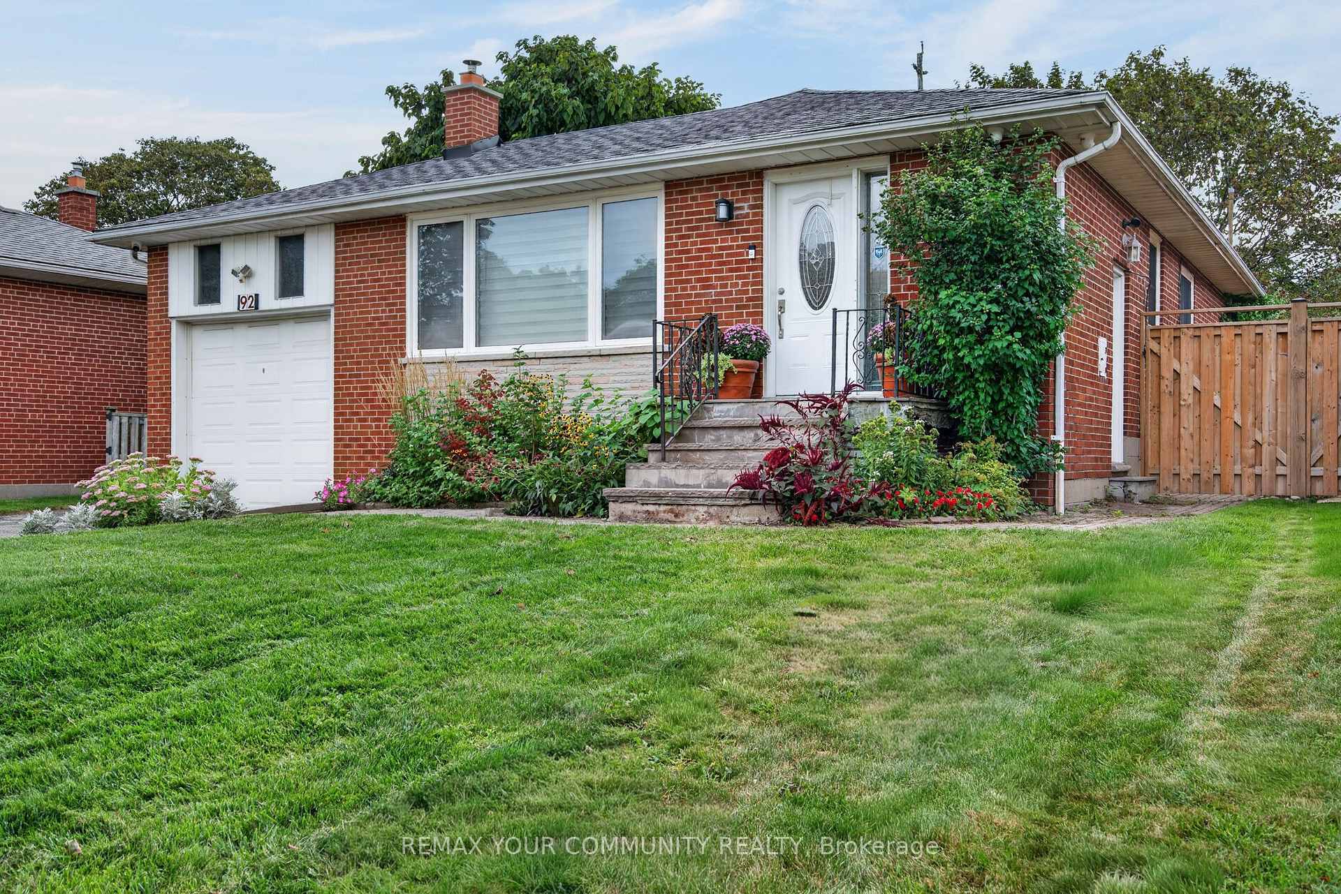Photo 1 of 92 Beaver Bend Crescent, Etobicoke, Eringate-Centennial-West Deane — HOMEH