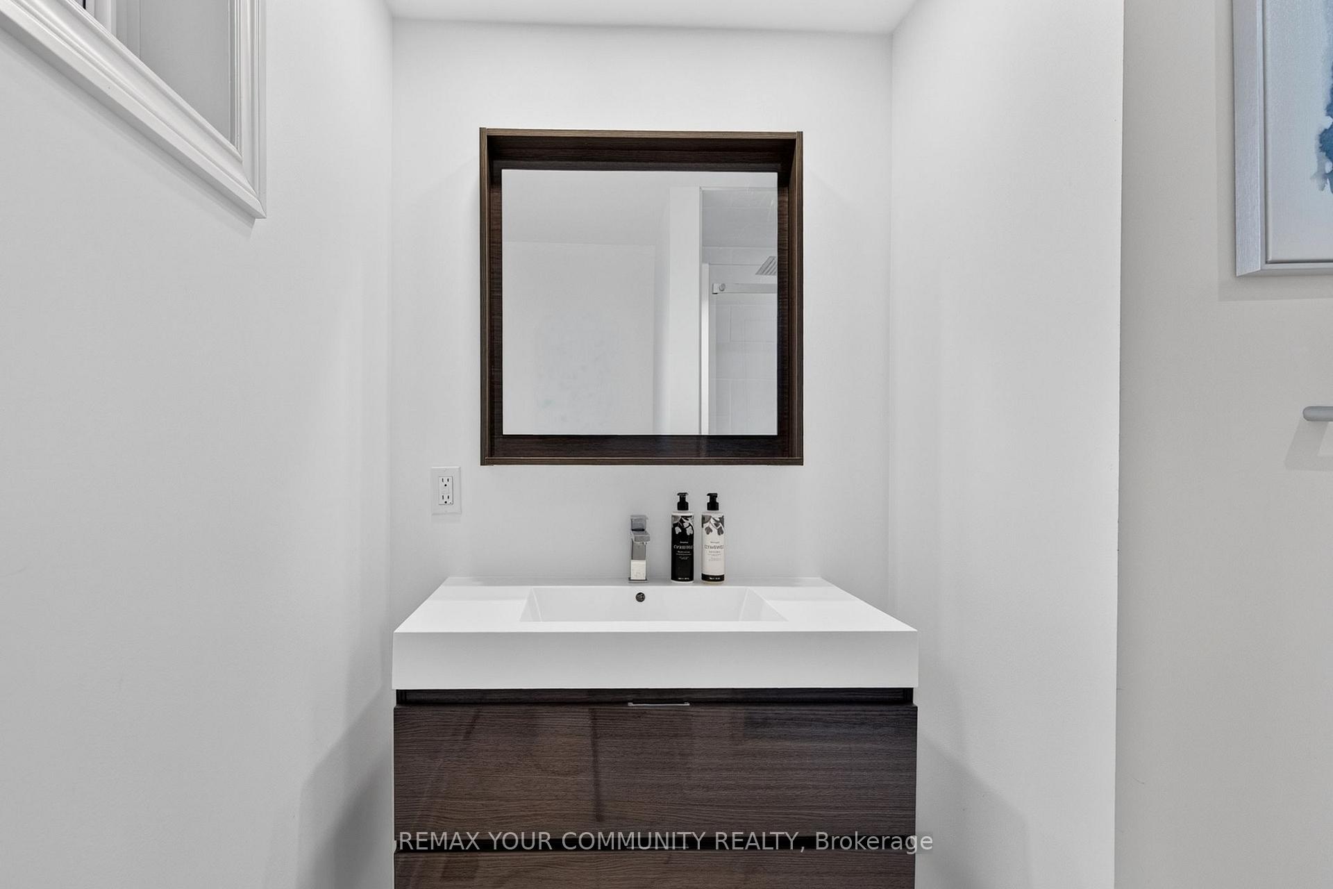 Photo 5 of 92 Beaver Bend Crescent, Etobicoke, Eringate-Centennial-West Deane — HOMEH