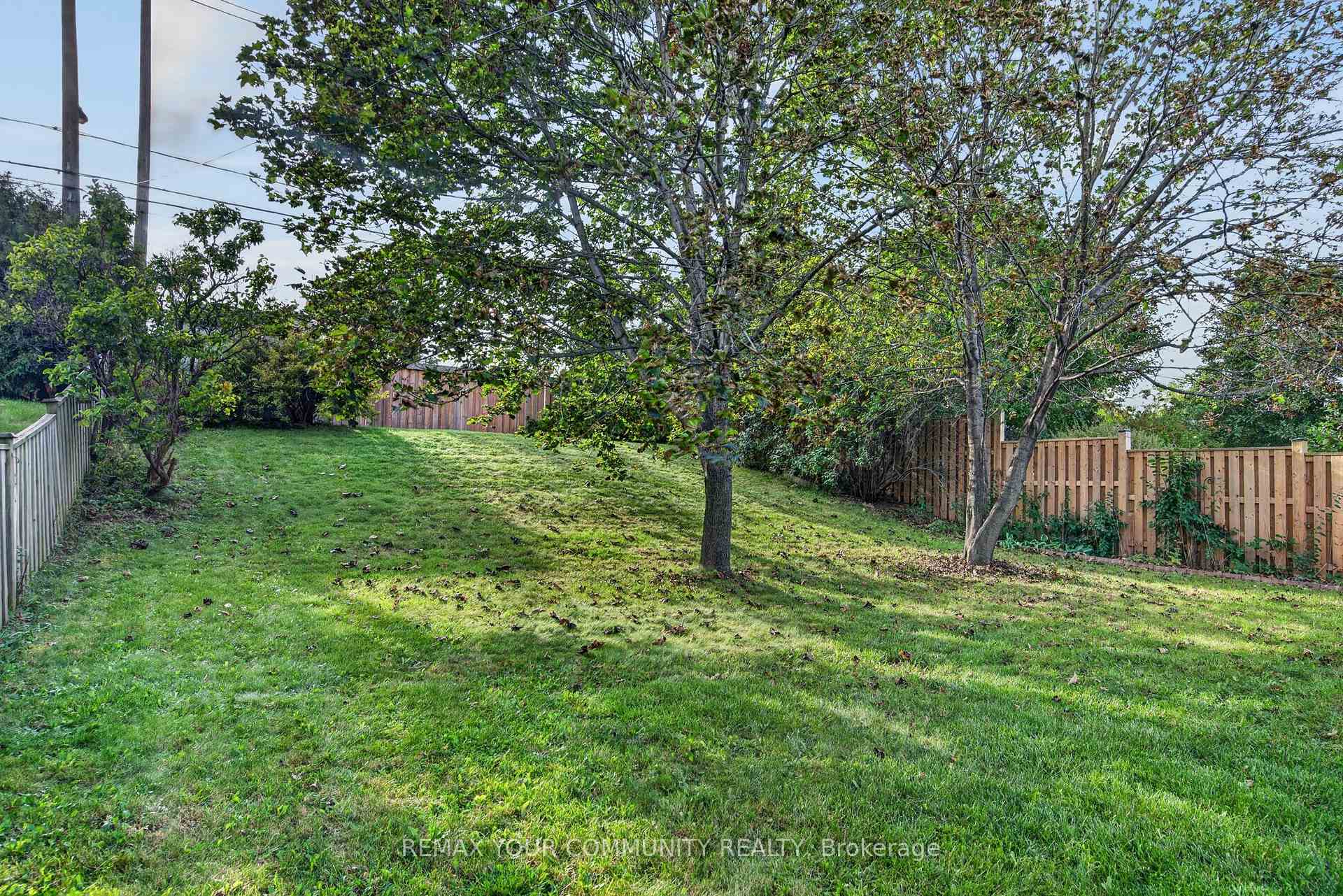 Photo 18 of 92 Beaver Bend Crescent, Etobicoke, Eringate-Centennial-West Deane — HOMEH