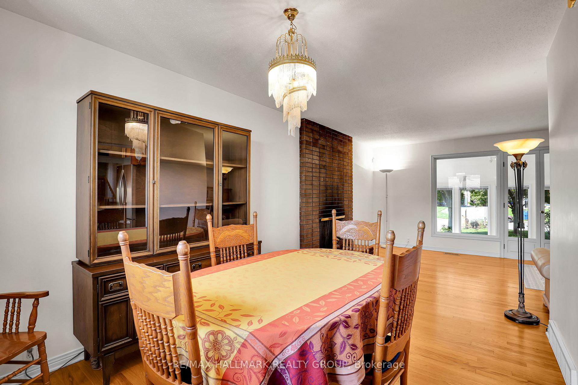 Photo 11 of 37 Lyall Street, Ottawa, City View/Skyline/Fisher Heights/Parkwood Hills — HOMEH